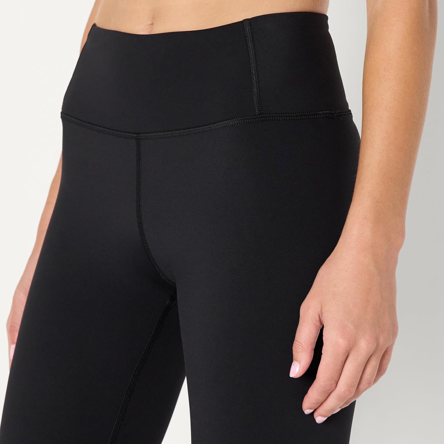 Thumbnail 4 de Amazon Essentials Damen Total Train Gym Workout Leggings – mittelhoher Bund, blickdicht, versteckte Taschen