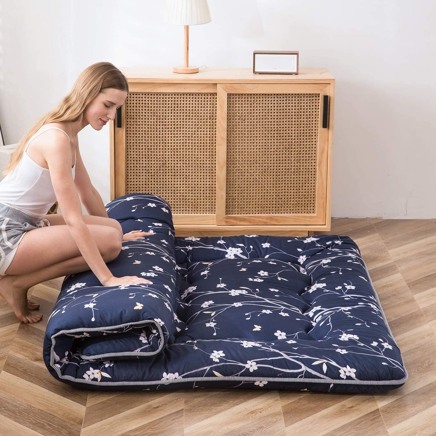 Detalle 1 de MAXYOYO 2502-(series) Japanese Floor Futon Mattress, King, 4-Inch Foldable