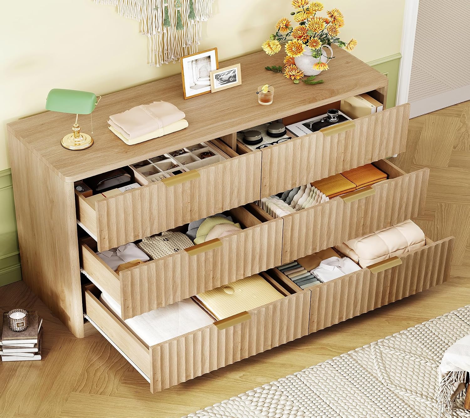 Detalle de TEENFON 1 6-Drawer Dresser, Natural Finish with Fluted Panels