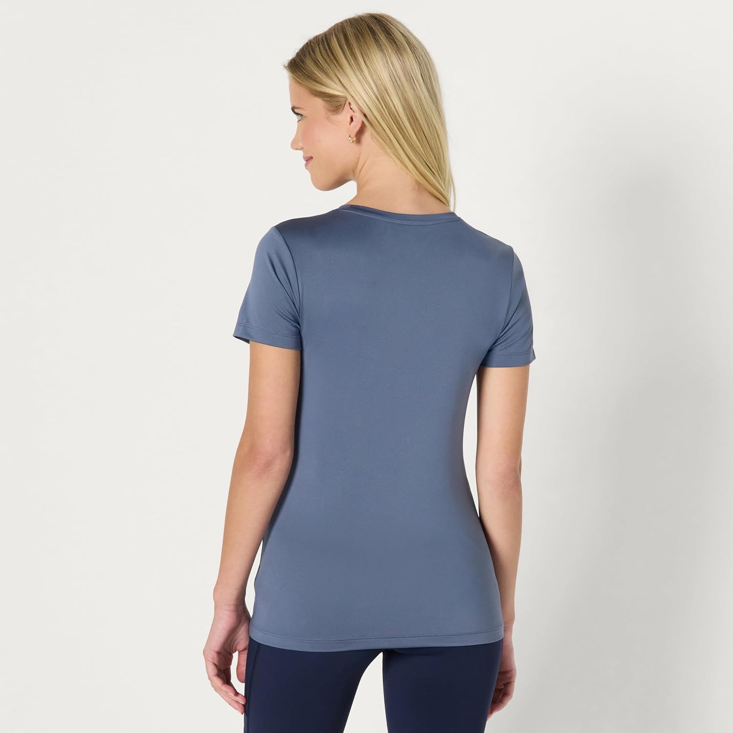Thumbnail 2 de Amazon Essentials Damen Active Quick Dry Tech Kurzarm-T-Shirt mit Rundhalsausschnitt – Übergröße erhältlich