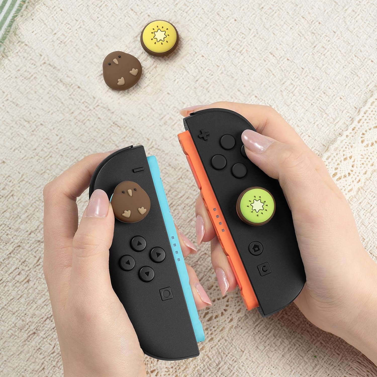 Thumbnail 6 de GeekShare Thumb Grips for Switch 2 (2025) – 4 Pack Replacement Cap Sets