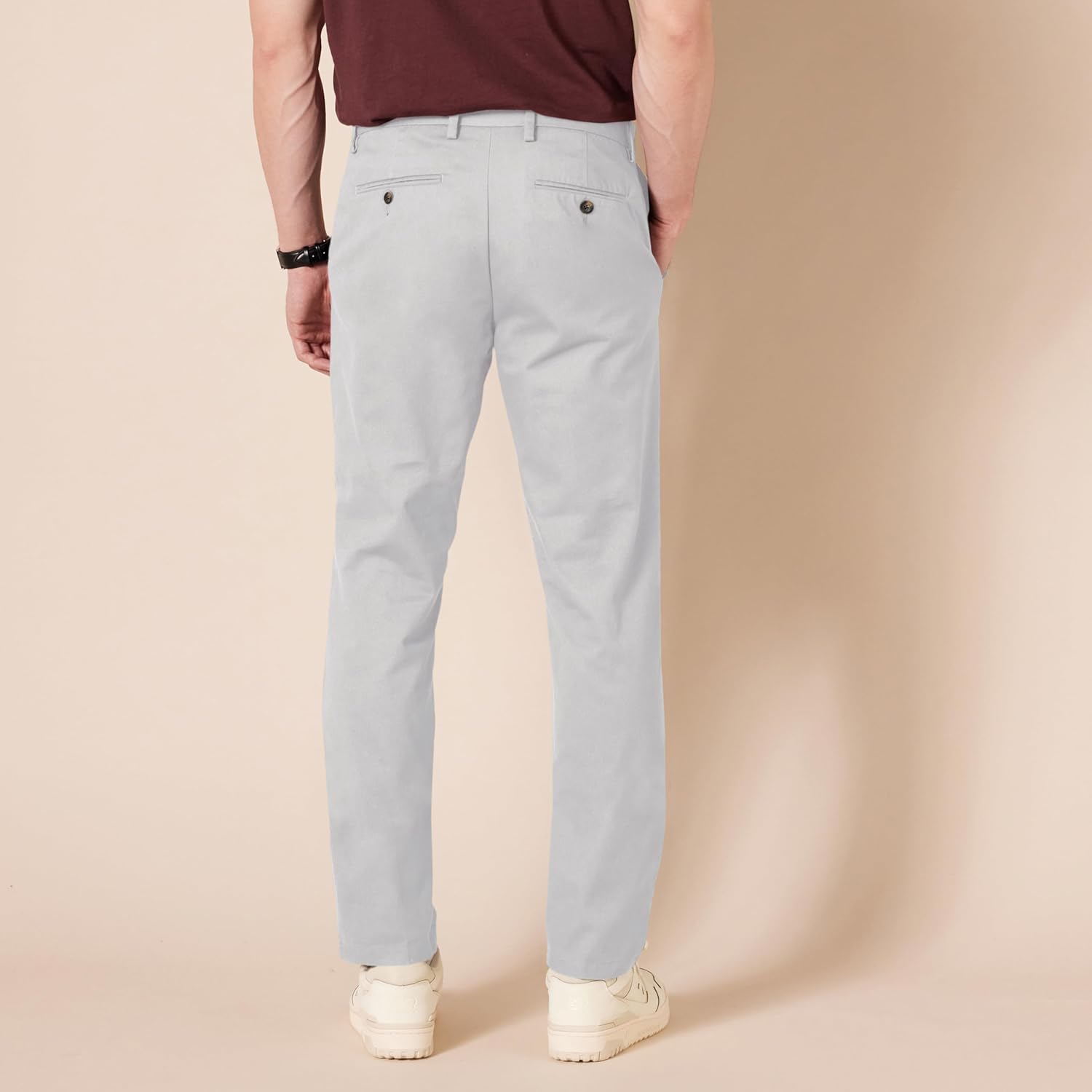 Thumbnail 2 de Amazon Essentials Herren Slim-Fit Chino mit knitterfreiem Finish, Light Grey (35W x 34L)