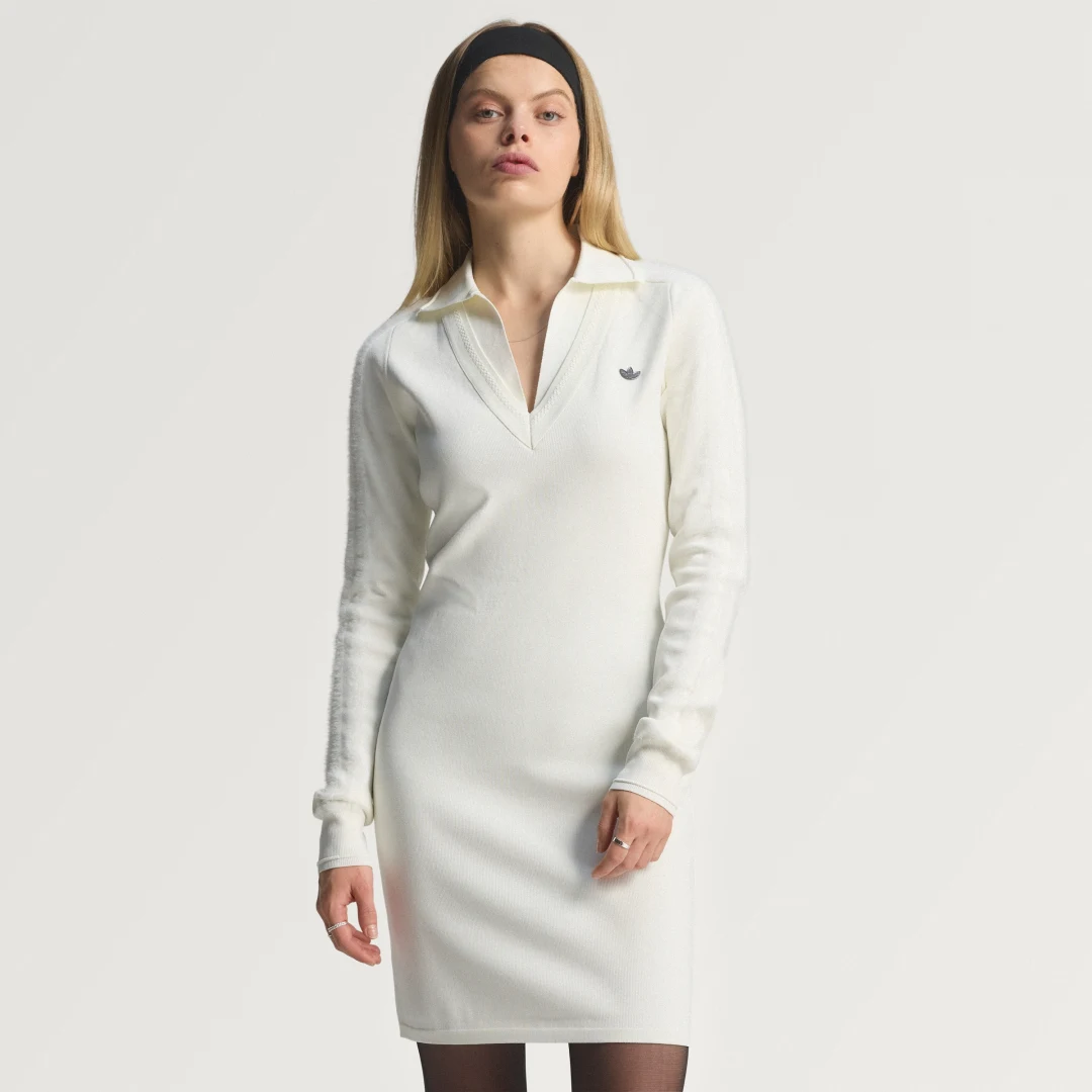 Detalle de Vestido manga larga con cuello Adidas en blanco