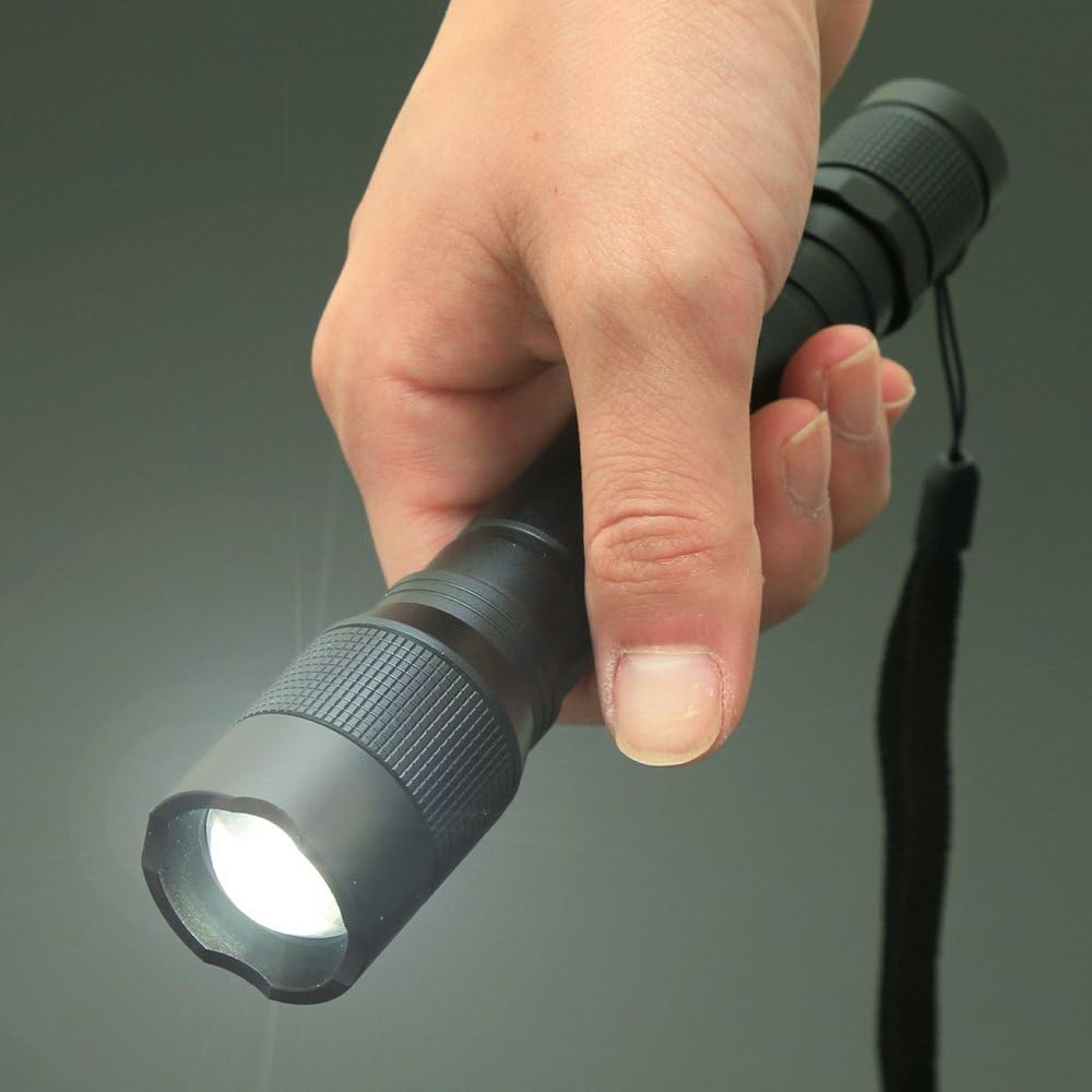 Detalle de アイリスオーヤマ LWK-200Z LEDハンディライト 200lm・照射距離110m・配光切替