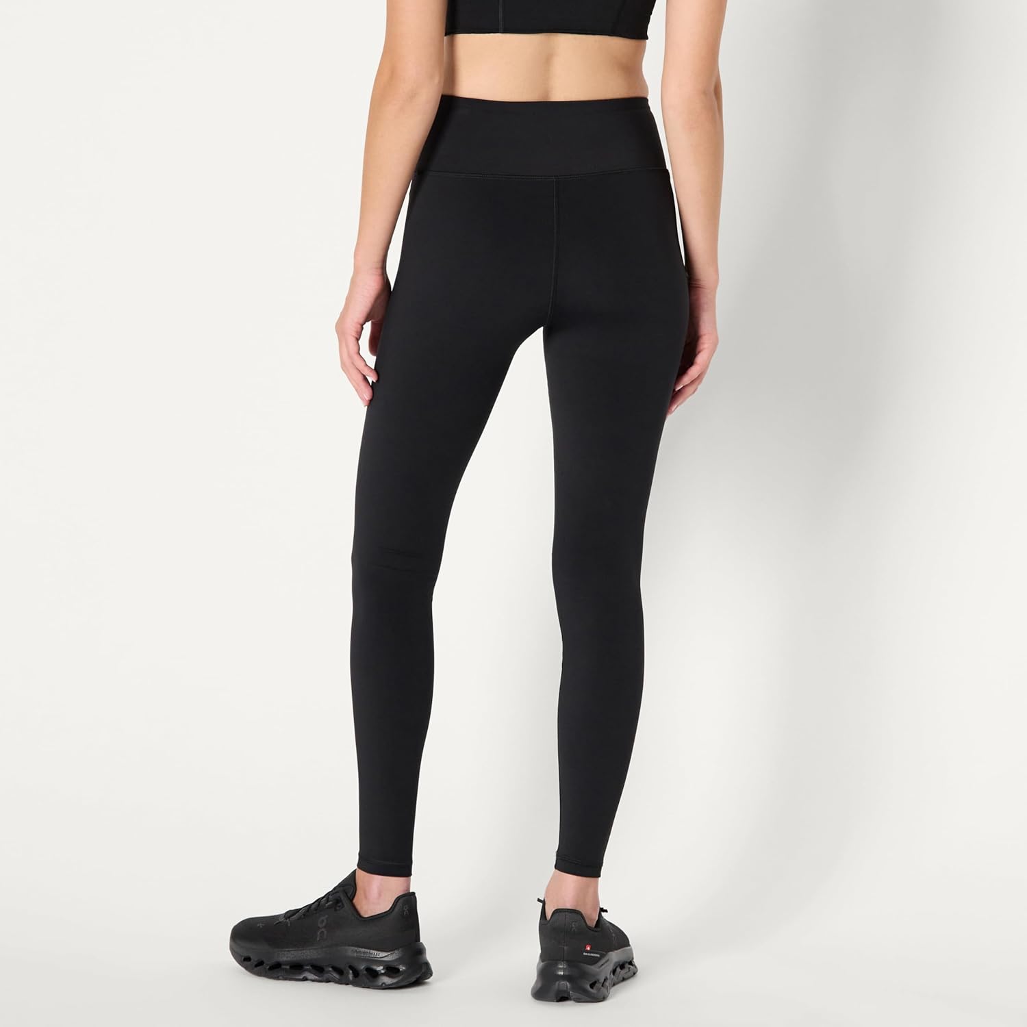 Thumbnail 3 de Amazon Essentials Damen Total Train Gym Workout Leggings – mittelhoher Bund, blickdicht, versteckte Taschen
