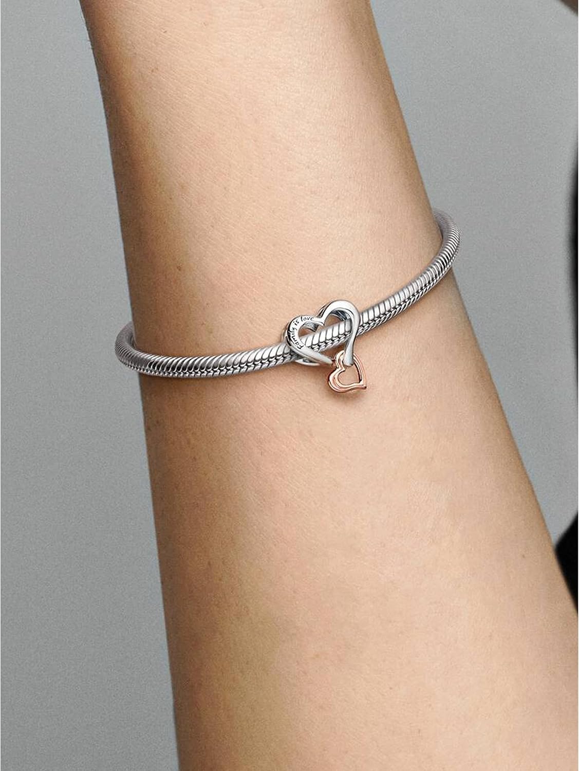Detalle de Pandora Moments Bicolor Unendlichkeits-Herz Charm – rosevergoldet, kompatibel mit Moments Armbändern (782642C00)
