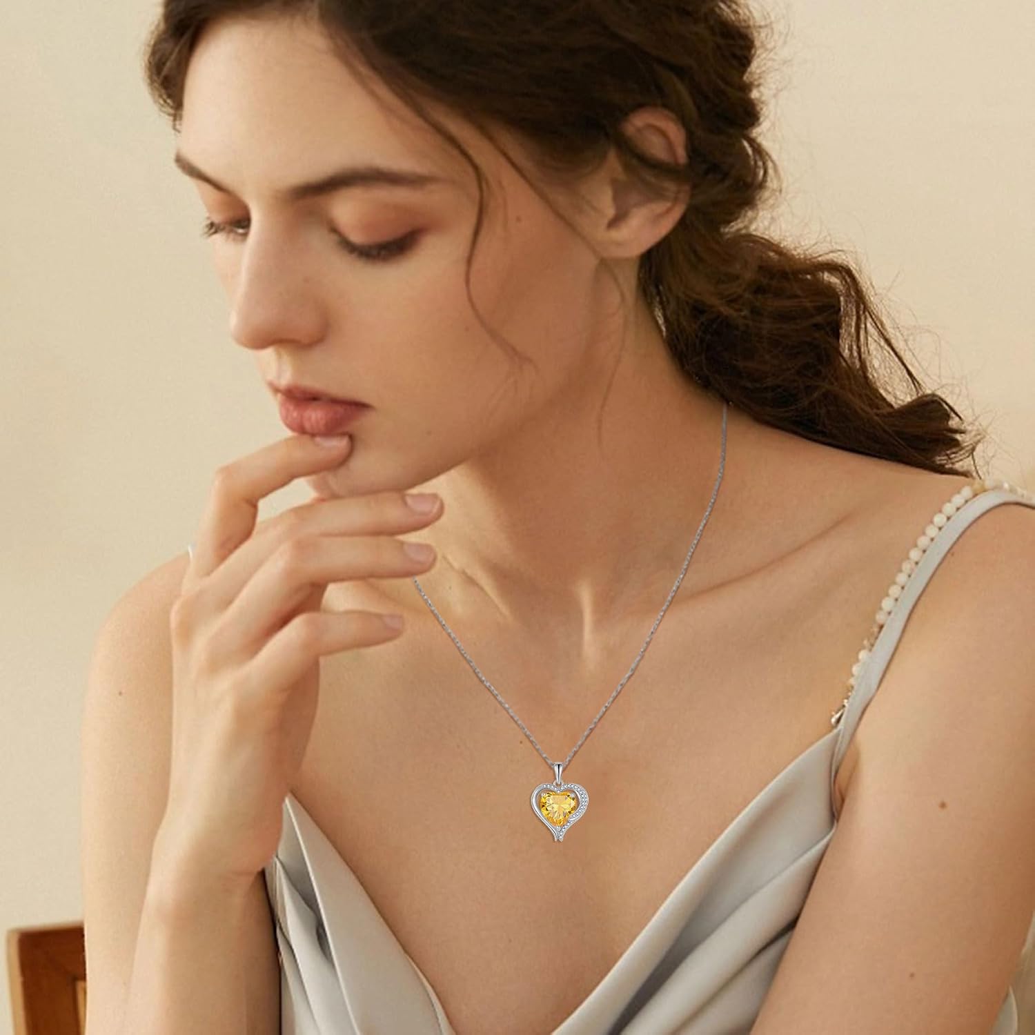 Detalle 2 de FJ Herz Kette Damen aus 925 Sterling Silber mit Engelsflügeln & Geburtsstein
