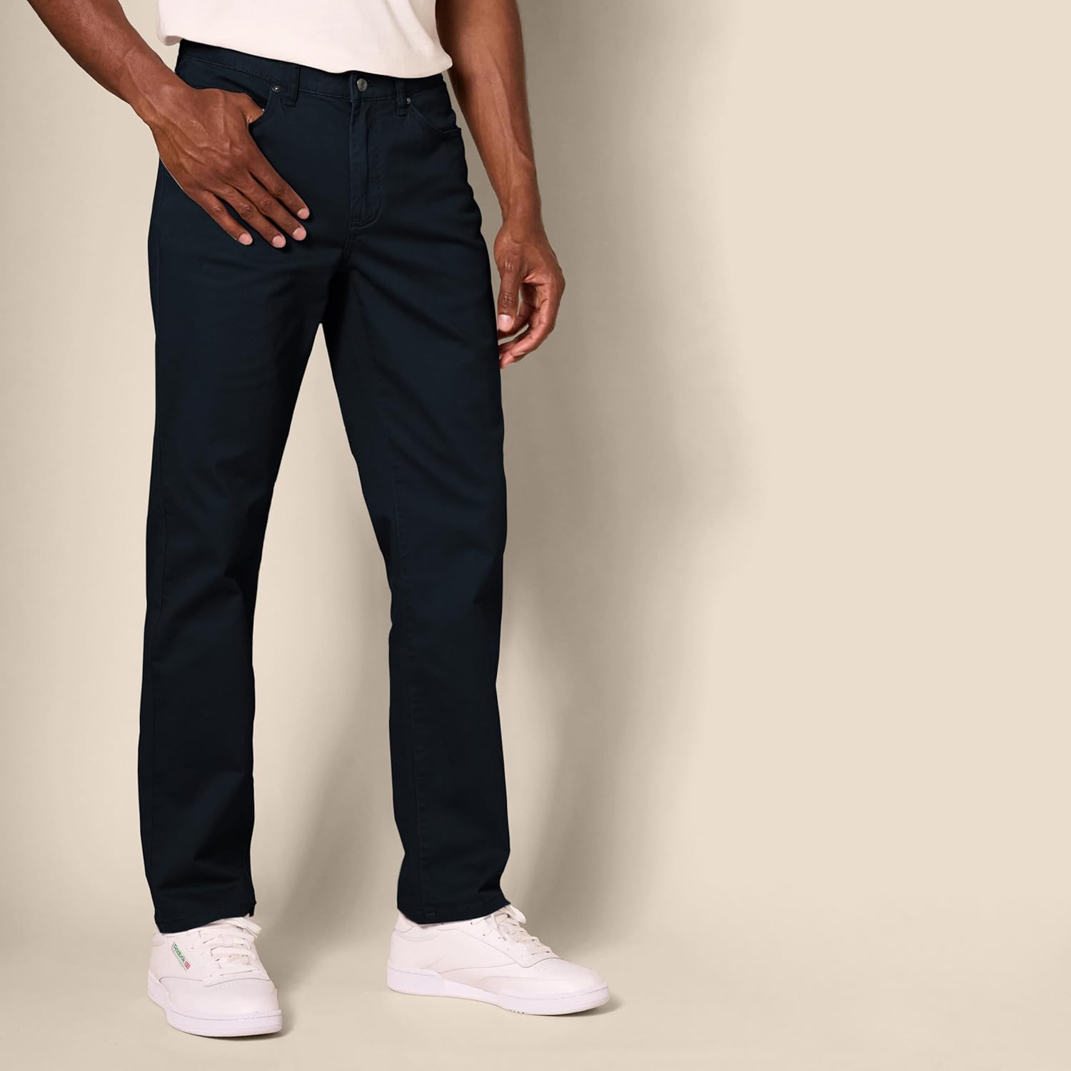 Thumbnail 2 de Amazon Essentials Men's Athletic-Fit 5-Pocket Stretch Twill Trouser (Available in Big & Tall)