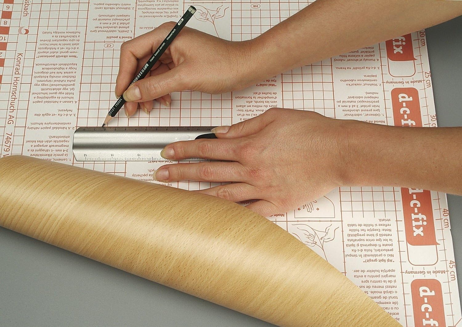 Detalle 1 de d-c-fix F2003186 – folia meblowa Sheffield Oak perłowoszara, 45 cm x 15 m
