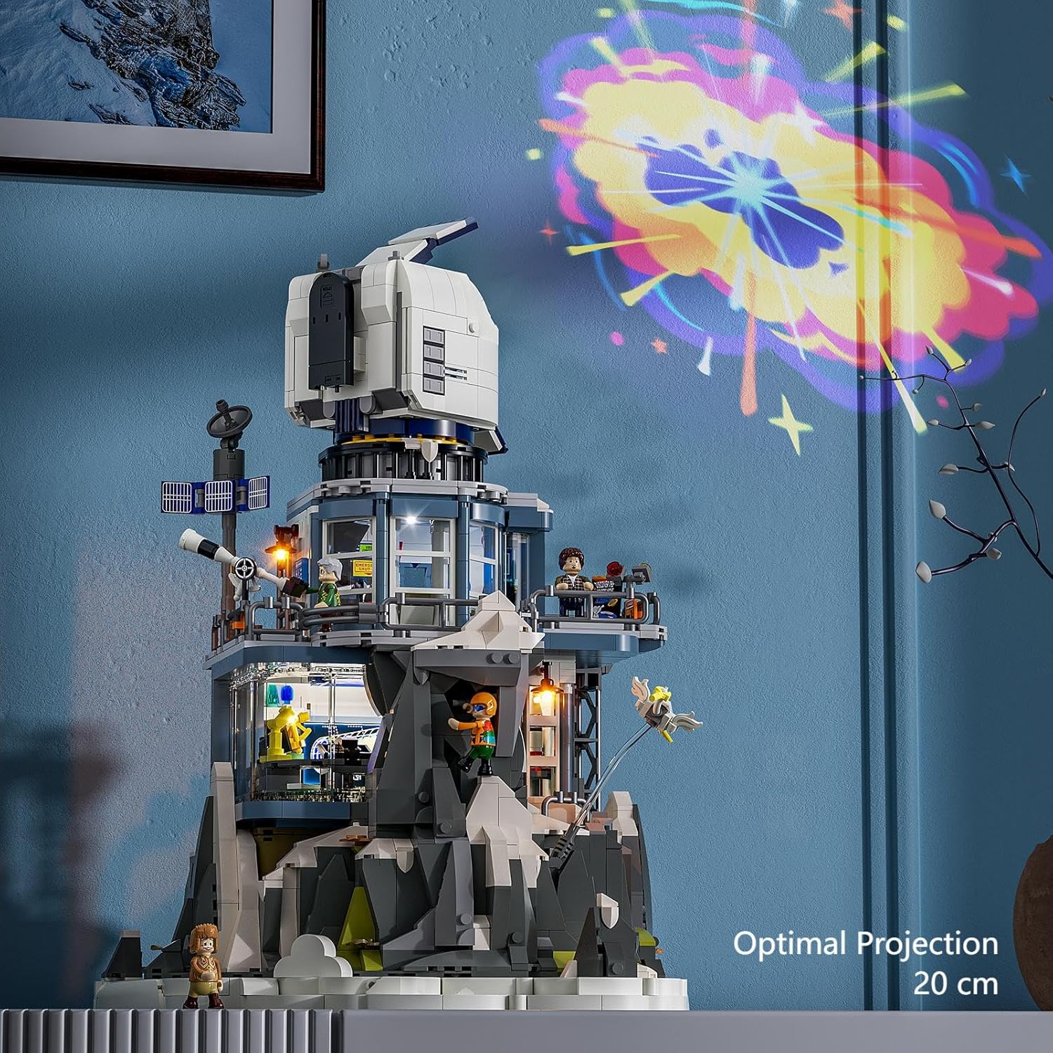 Thumbnail 4 de Lumibricks Alpine Sternwarte Modellbausatz mit Licht (L9091) – Sternenhimmel-Projektor, 2 Figuren und drehbare Sternwarte