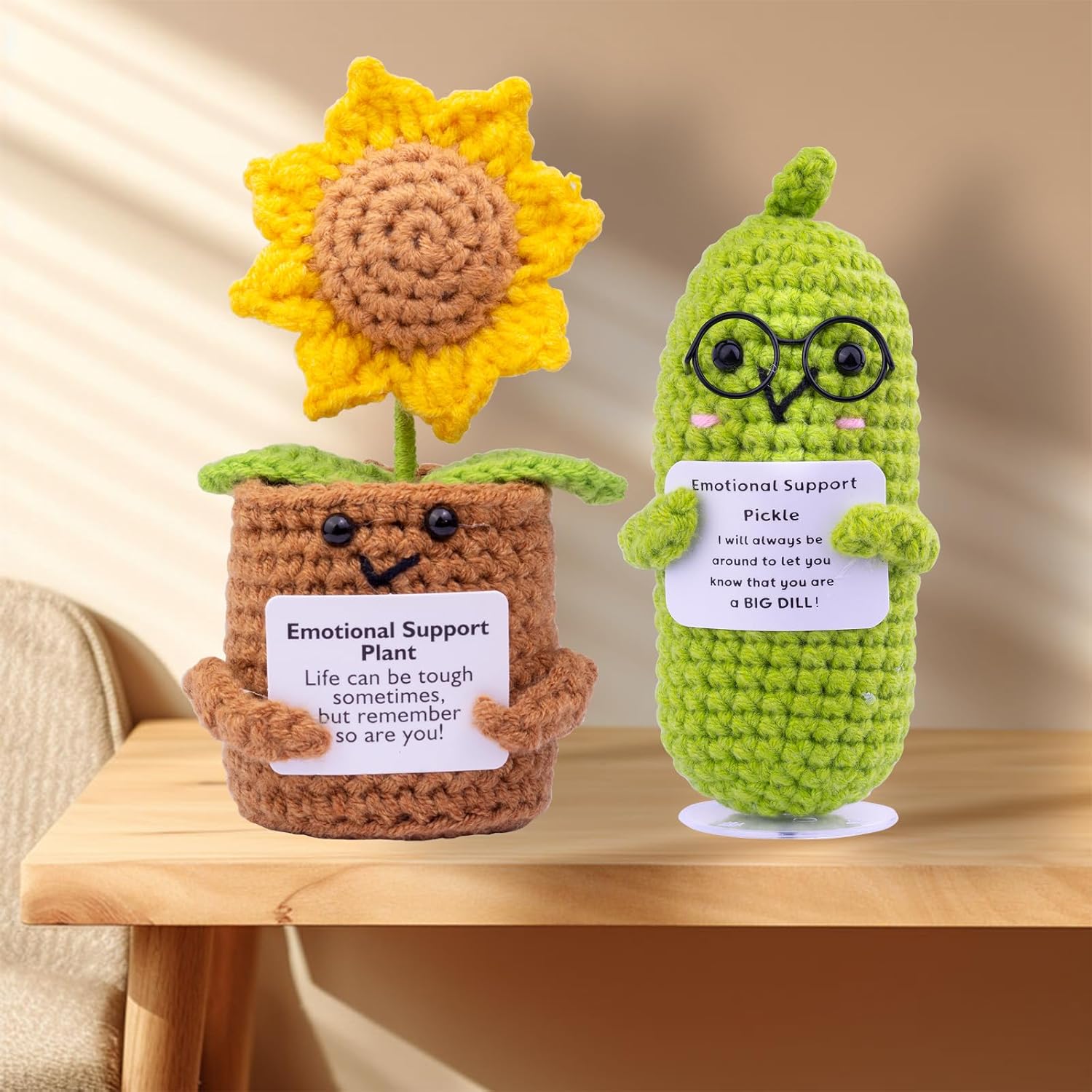 Detalle 2 de Mwmoeen Pocket Hug Positive Kartoffel – handgestrickte Gute-Laune-Kartoffel mit Sonnenblume