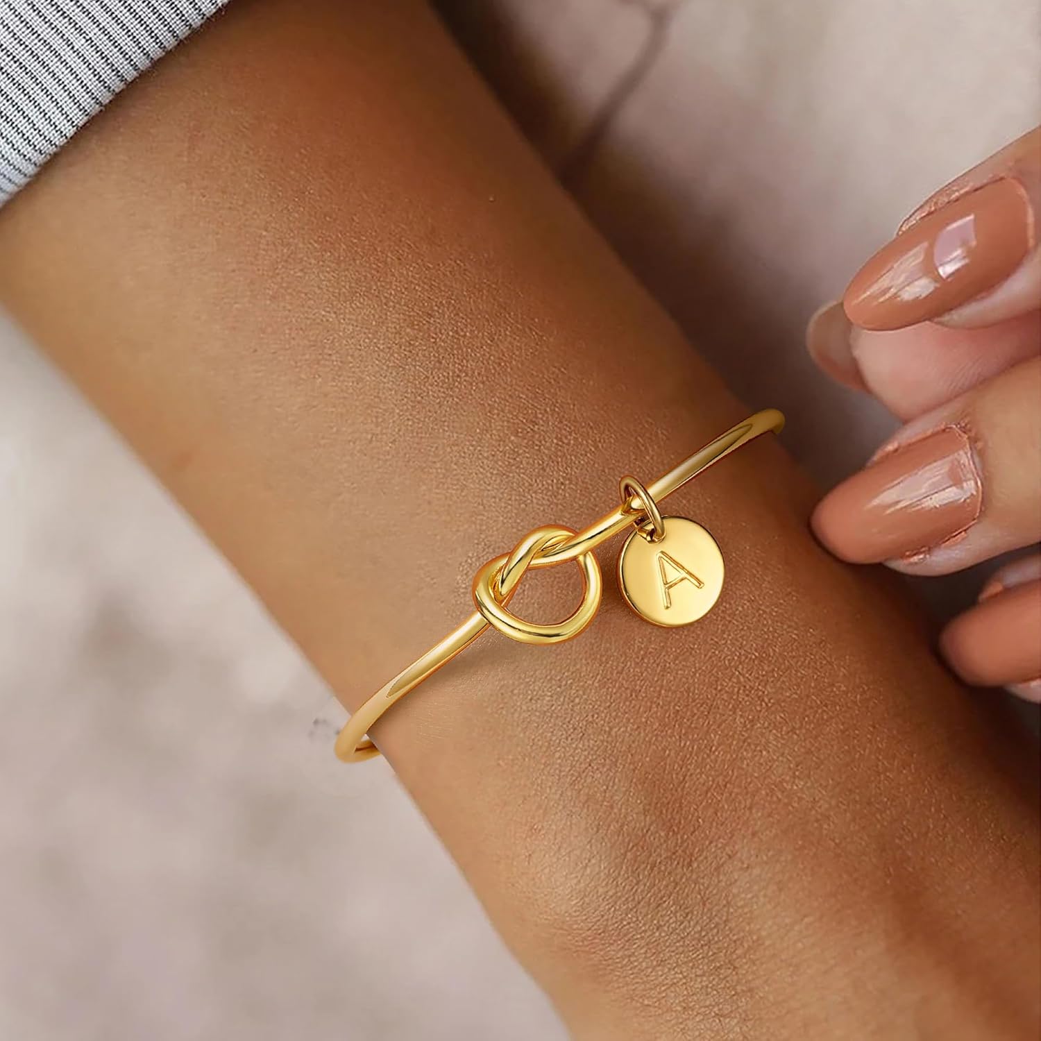 Thumbnail 3 de TINGN Bracelet femme en or with initiales – Nœud d'amour et disque lettre
