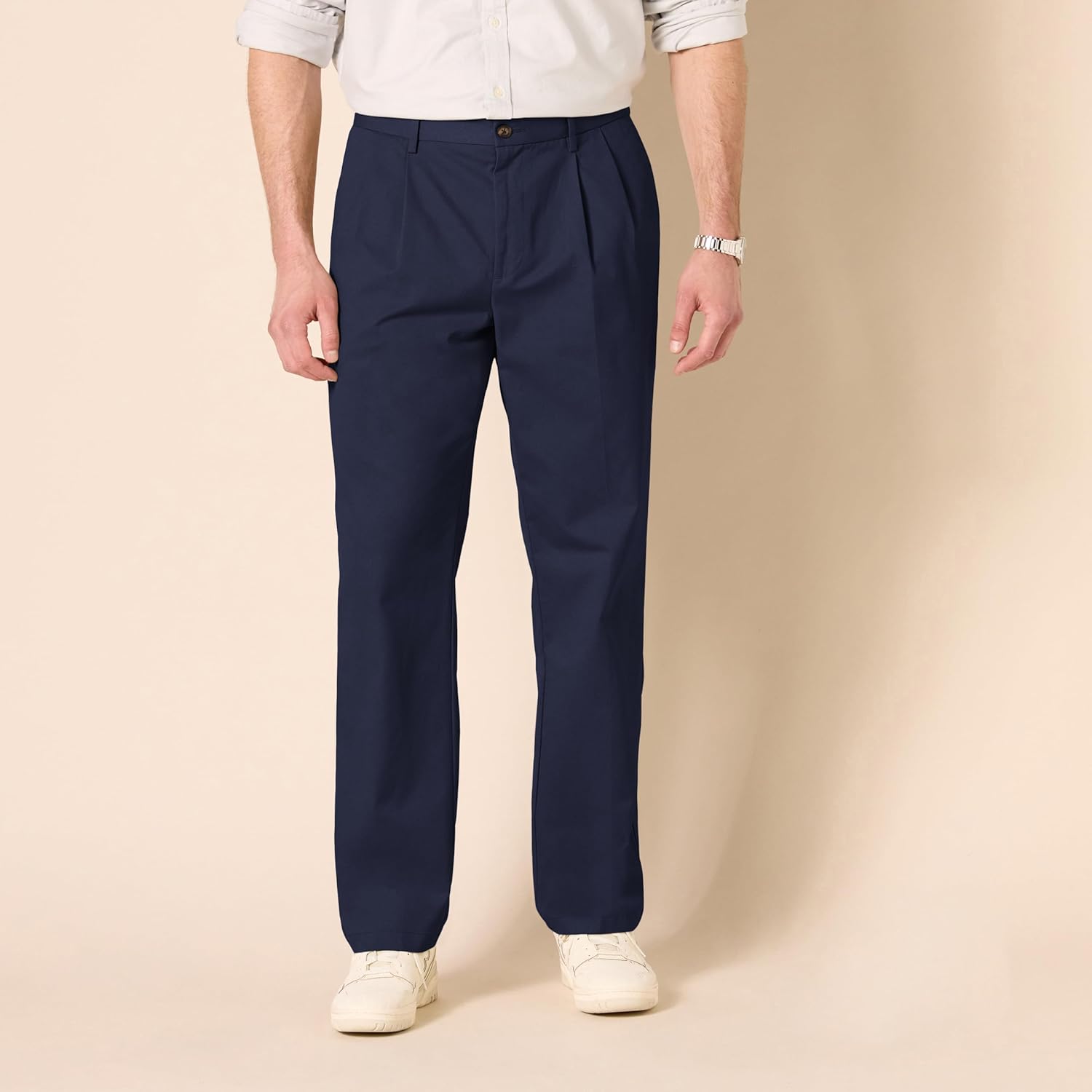 Thumbnail 5 de Amazon Essentials Men’s Classic-Fit Wrinkle-Resistant Pleated Chino Trousers (Big & Tall)