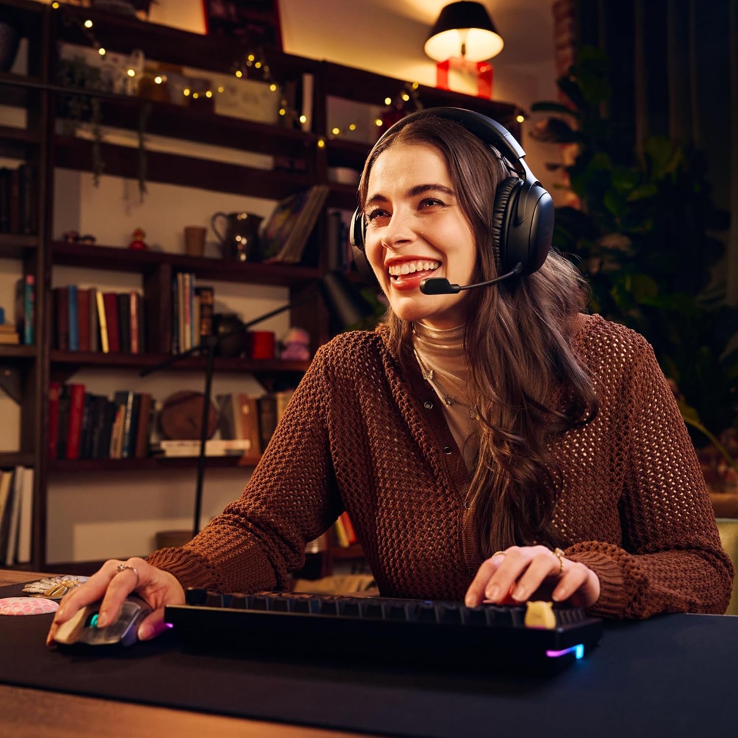 Detalle de HyperX Cloud III S – Casque Gaming sans Fil, Bluetooth/2,4 GHz, autonomie jusqu’à 200 h