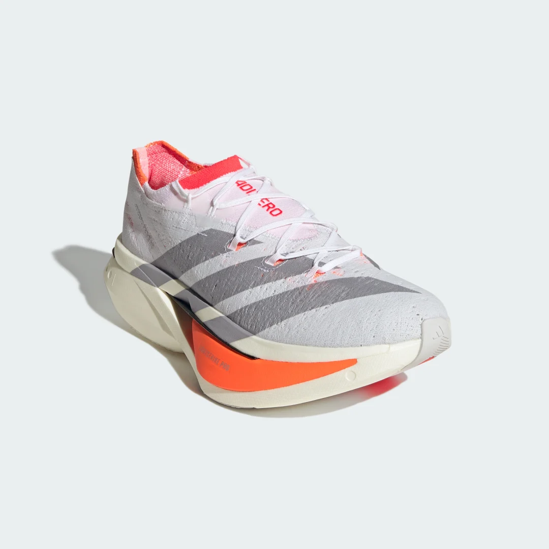 Detalle 2 de Adizero Prime X3 Strung de Adidas: zapatilla blanca para competición ligera