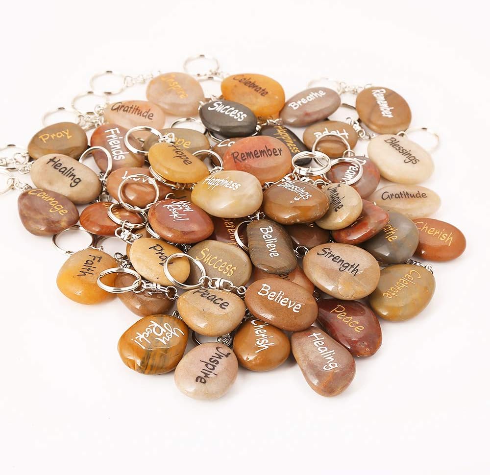 Detalle 2 de RockImpact 50PCS Inspirational Stones Key Chains – engraved natural river rock key rings (50-pack)