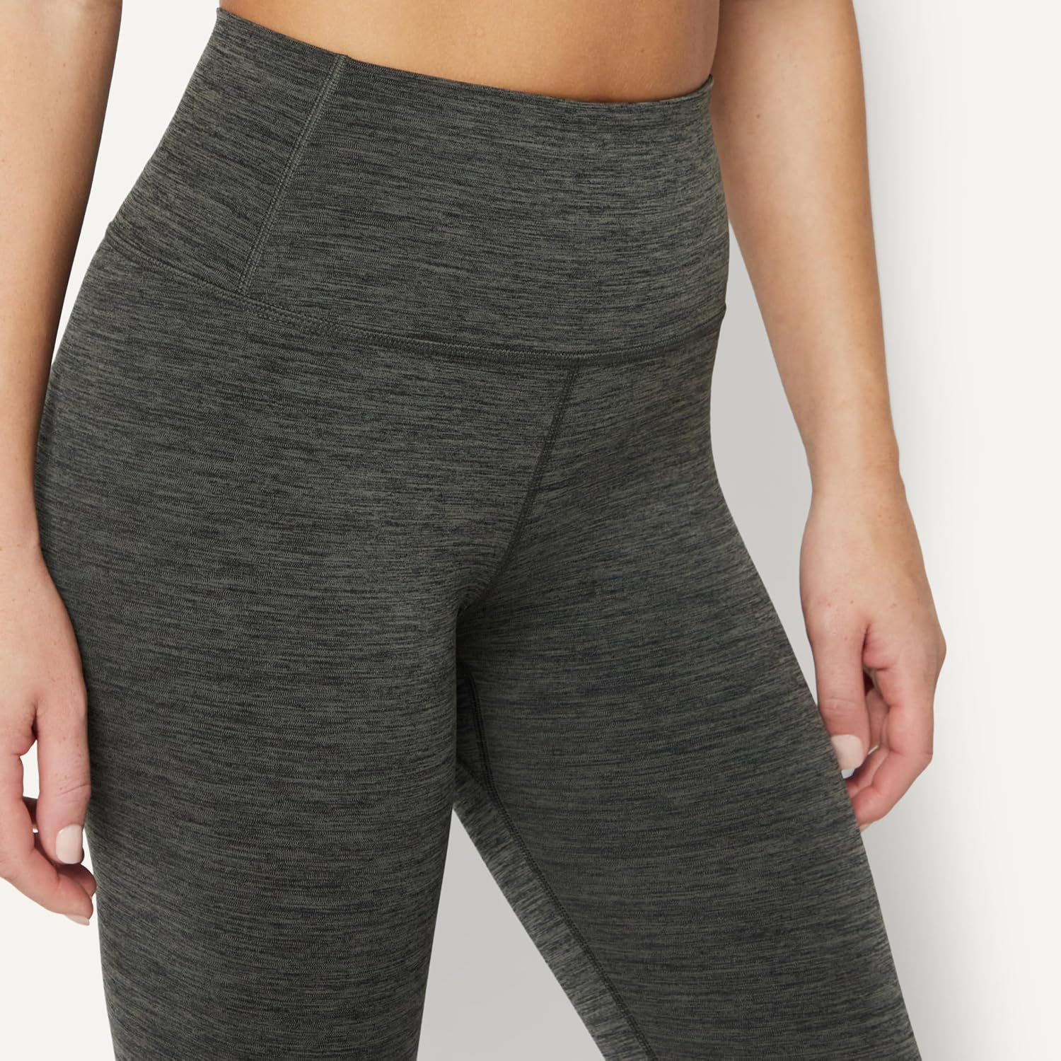 Detalle de Amazon Essentials Damen Formflex Yoga-Leggings mit hohem Bund, 7/8-Länge, 63,5 cm Innennaht