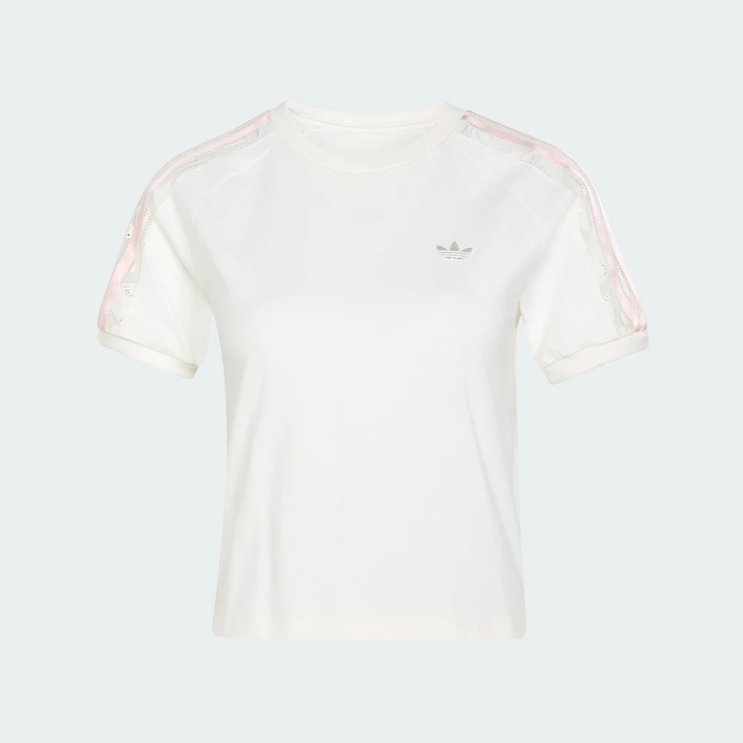 Detalle 2 de Camiseta Lace Cali de Adidas – comodidad blanca para el día a día