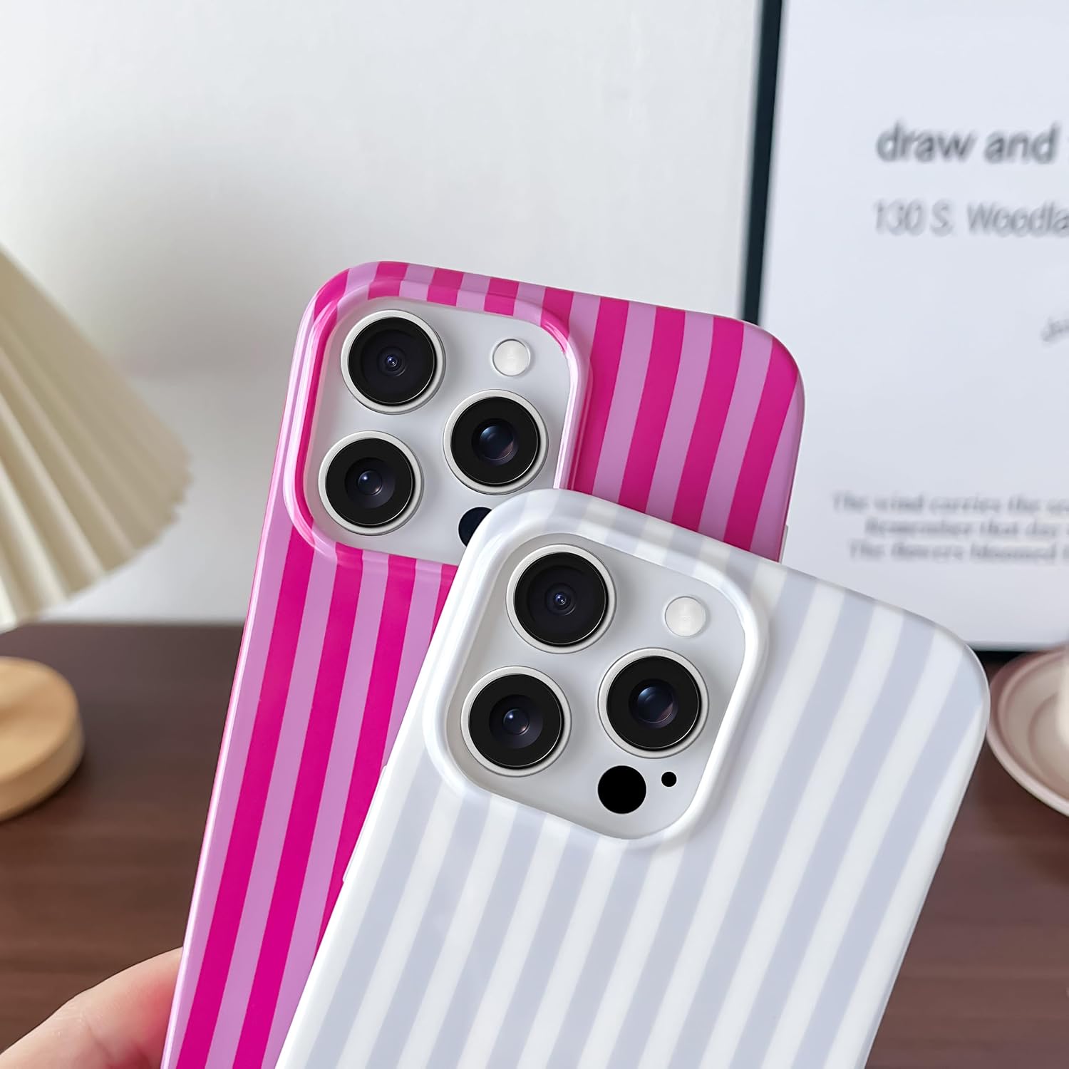 Detalle de Yeddabox Striped TPU Case for iPhone 16 Pro Max, Blue and White