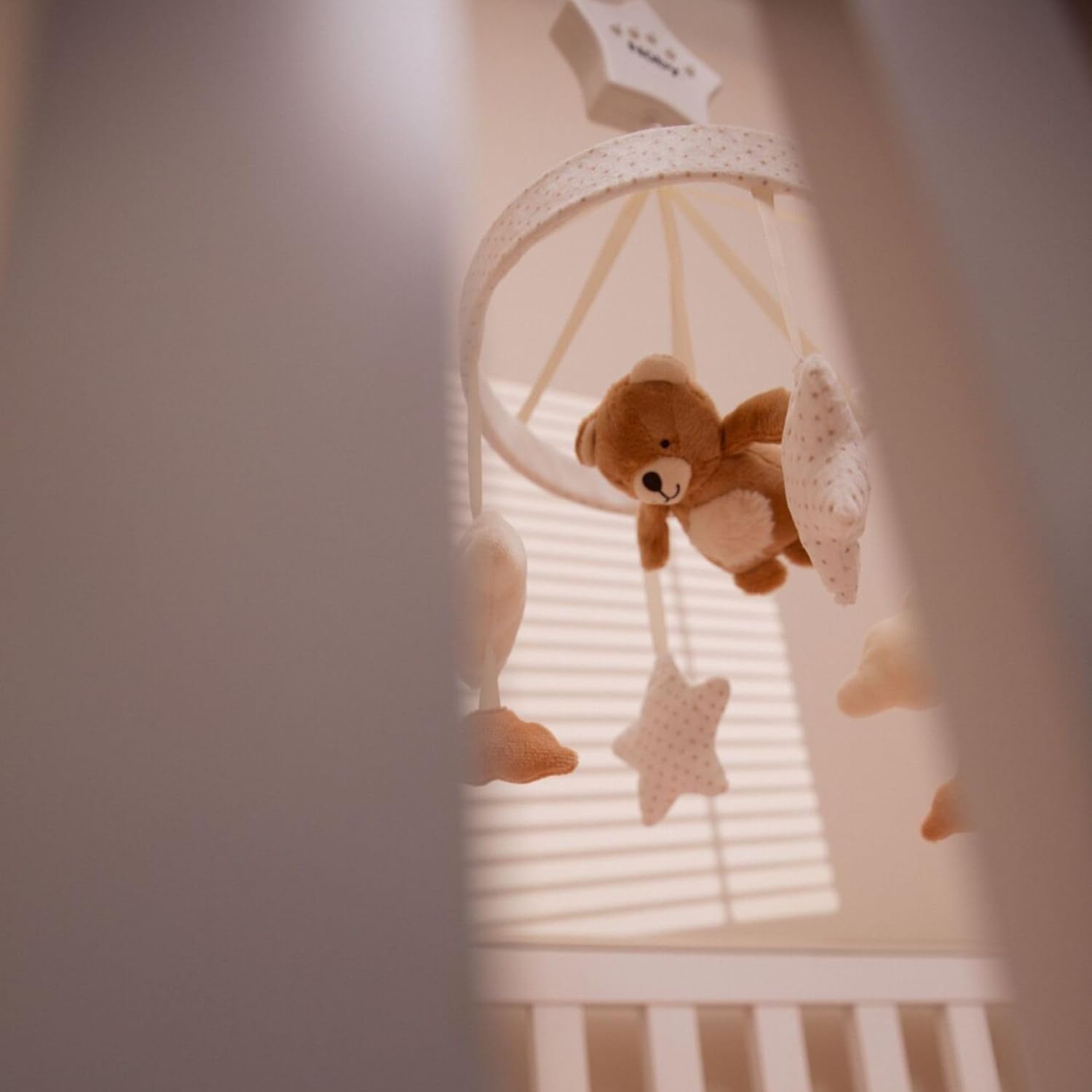 Detalle 2 de Nuby Biscuit l’Ours mobile musical