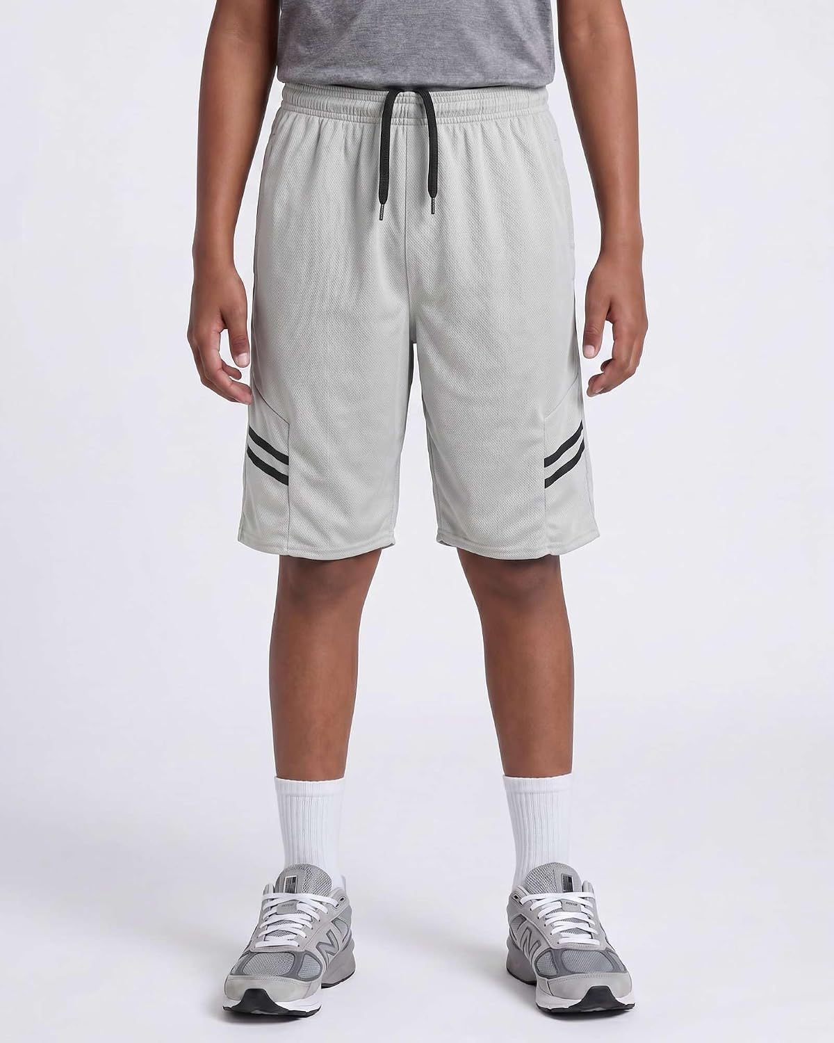 Detalle 2 de Real Essentials 5 Pack Boys' Mesh Basketball Athletic Shorts with Pockets
