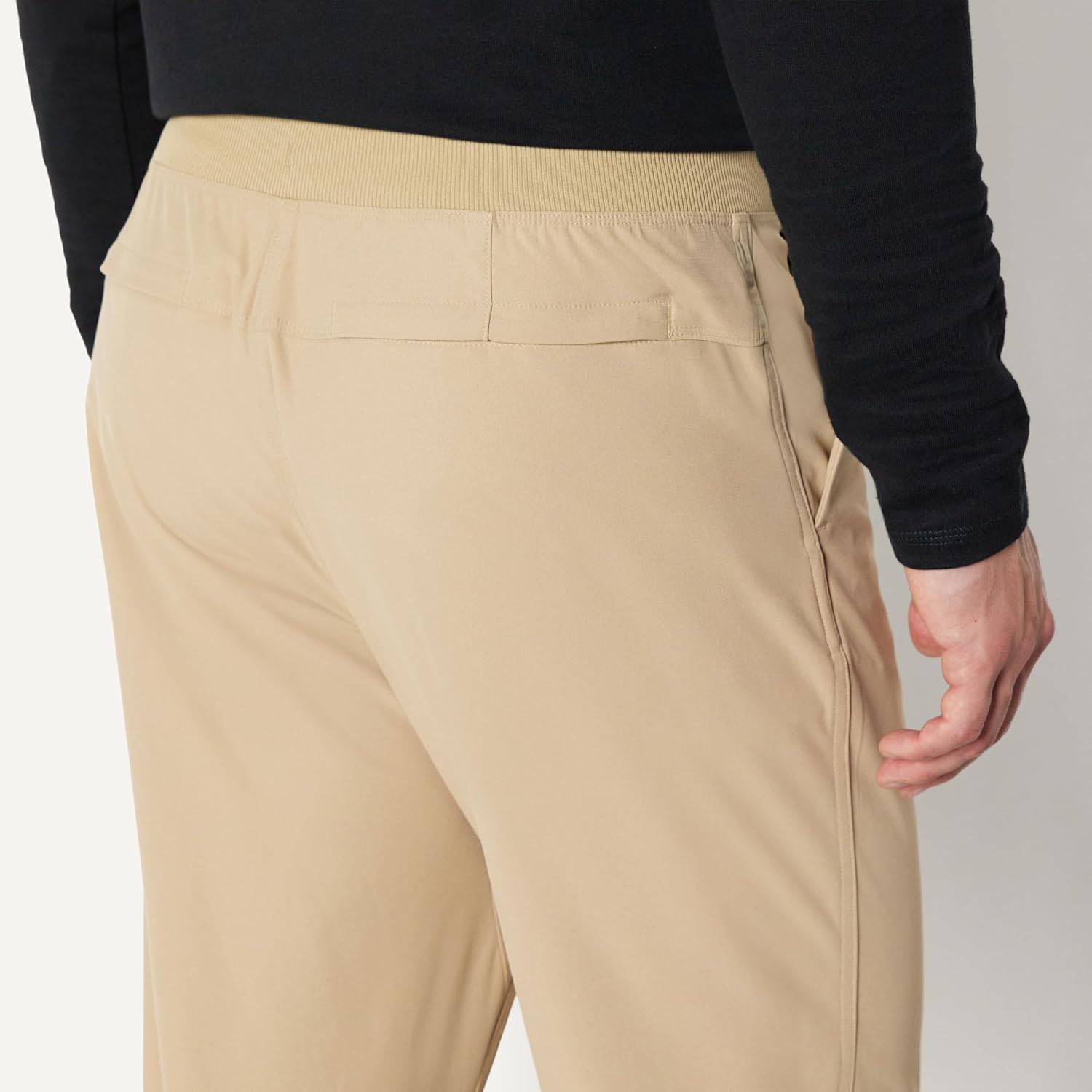 Thumbnail 4 de Amazon Essentials Herren Slim-Fit Reise-Jogginghose mit Stretchanteil – glatter Stretchstrick ohne Knittergefühl
