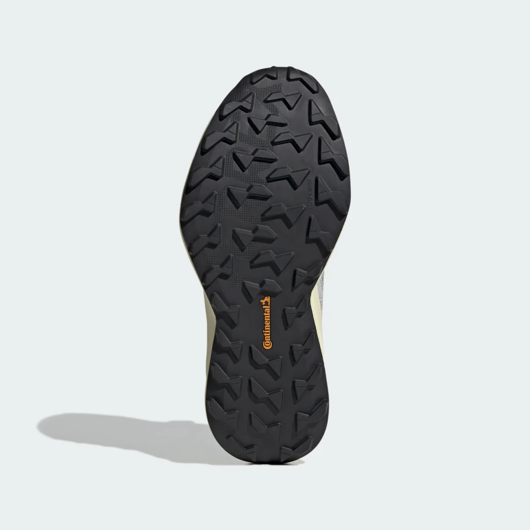 Detalle de Adidas Kantai Trail: Zapatilla Gris para trail ligero, pensada para rutas moderadas
