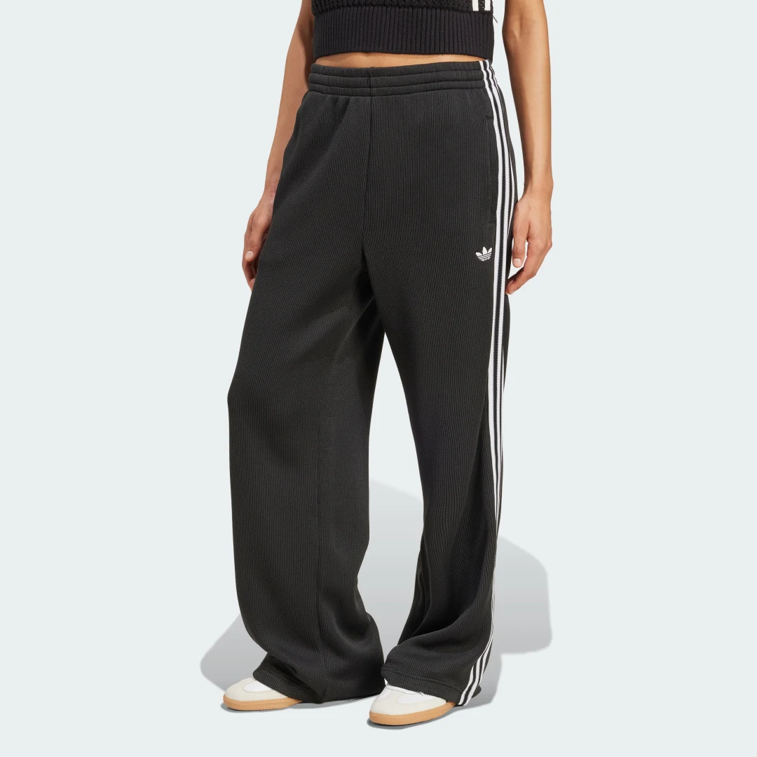Imagen de Pantalón Firebird Adicolor Knit de Adidas: versátil, cómodo y con historia en OfertitasTOP