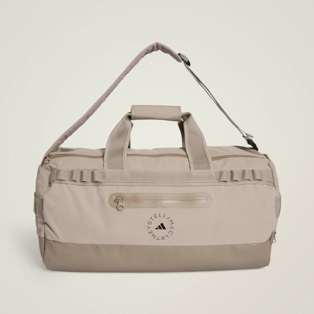 Detalle de Bolsa adidas by Stella McCartney 24/7 – Marrón: estilo sostenible para el día a día
