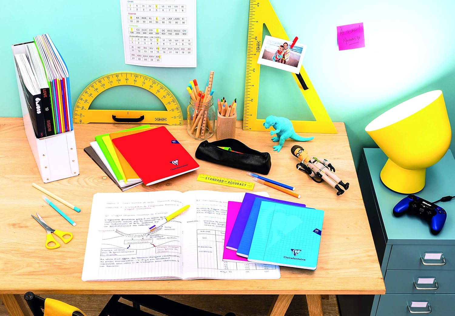 Thumbnail 4 de Clairefontaine 293361AMZ Lot de 4 Cahiers Agrafés Mimesys – 24x32 cm, 96 Pages, Papier 90 g, Couvertures Polypro Colorées