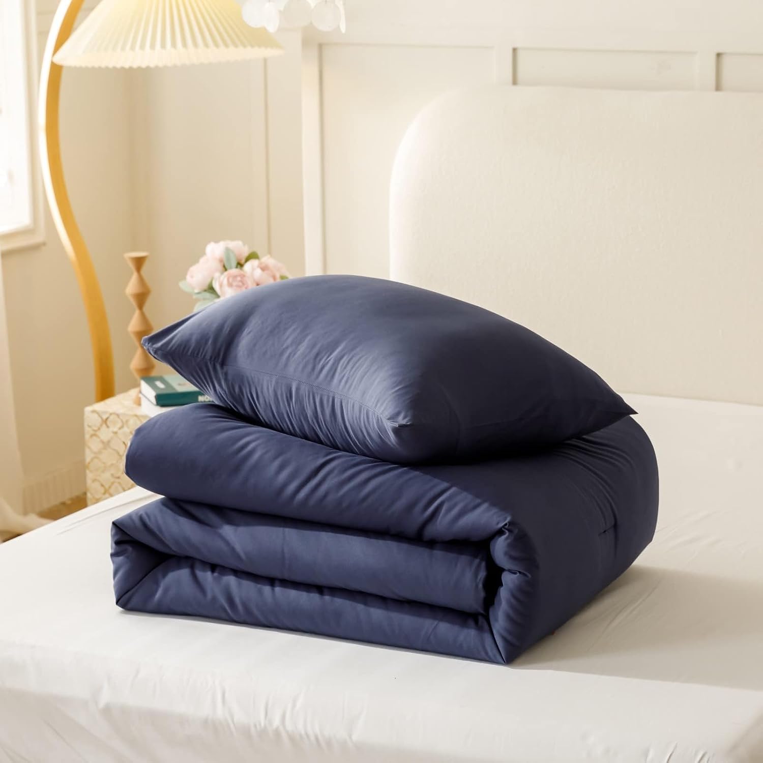 Detalle 2 de ROSGONIA Super King Plus Comforter, 128 x 120-Inch Navy Blue