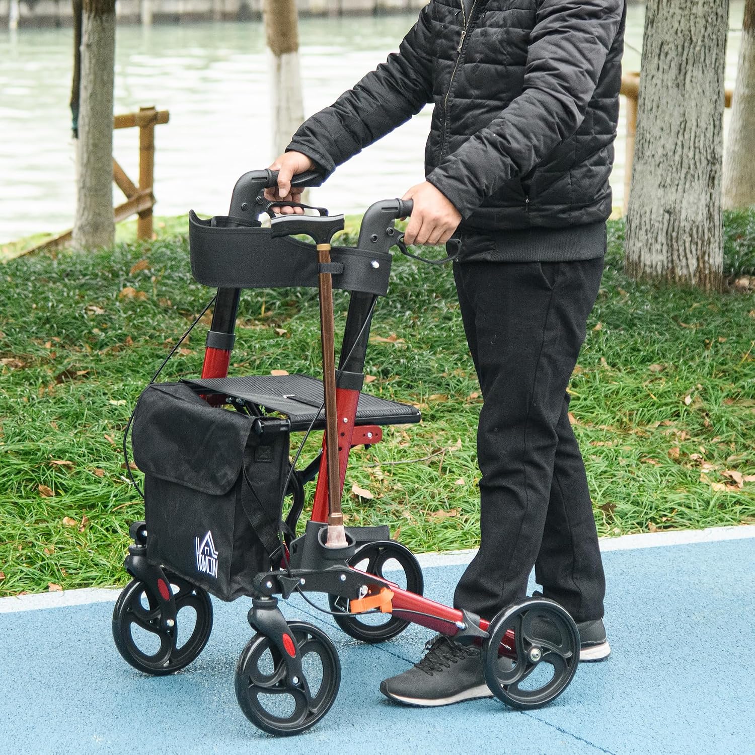 Detalle de HOMCOM 712-055V00RD rollator met zitje, 4 wielen en dubbele remmen