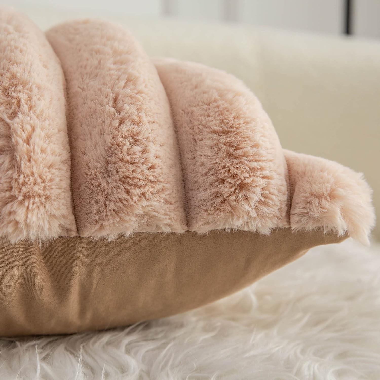 Thumbnail 5 de Neelvin 2er-Set Plüsch-Kissenhüllen aus Kunstpelz (Kamel, 55x55 cm)