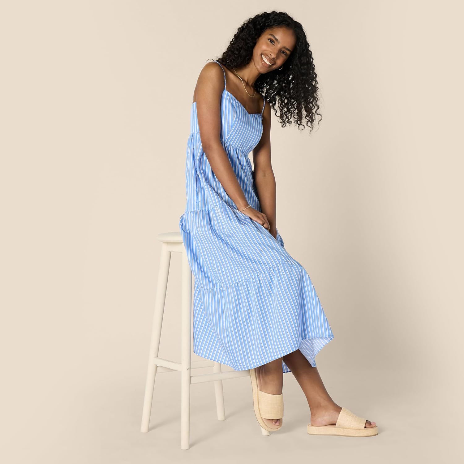 Thumbnail 4 de Amazon Essentials Damen Gestuftes Fit-&-Flare Maxikleid aus Baumwollsatin mit Empire-Taille