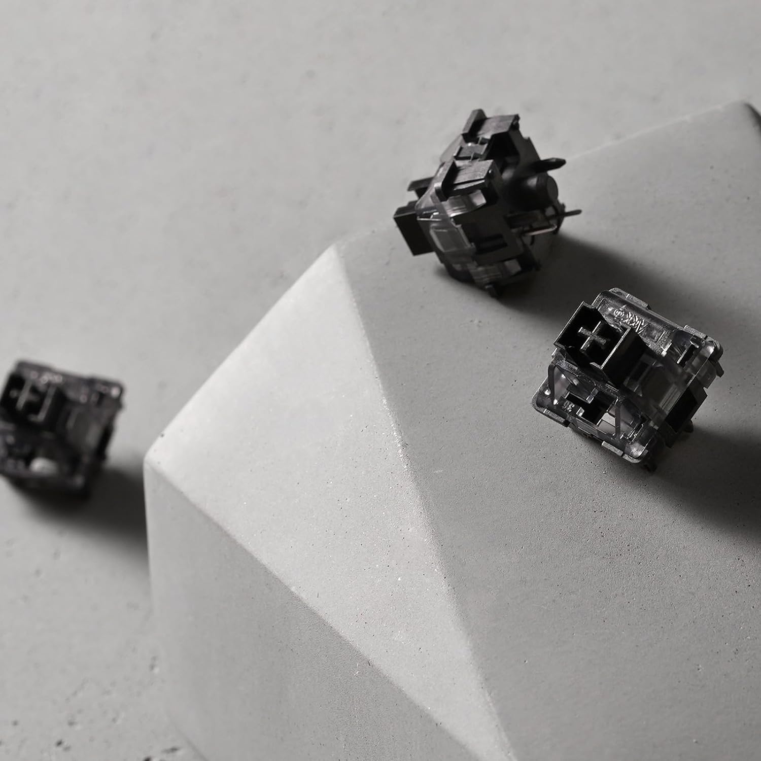 Thumbnail 5 de Akko V3 Pro Cream Black mechanical keyboard switches (linear, 5-pin) with dustproof stem, 45 switches