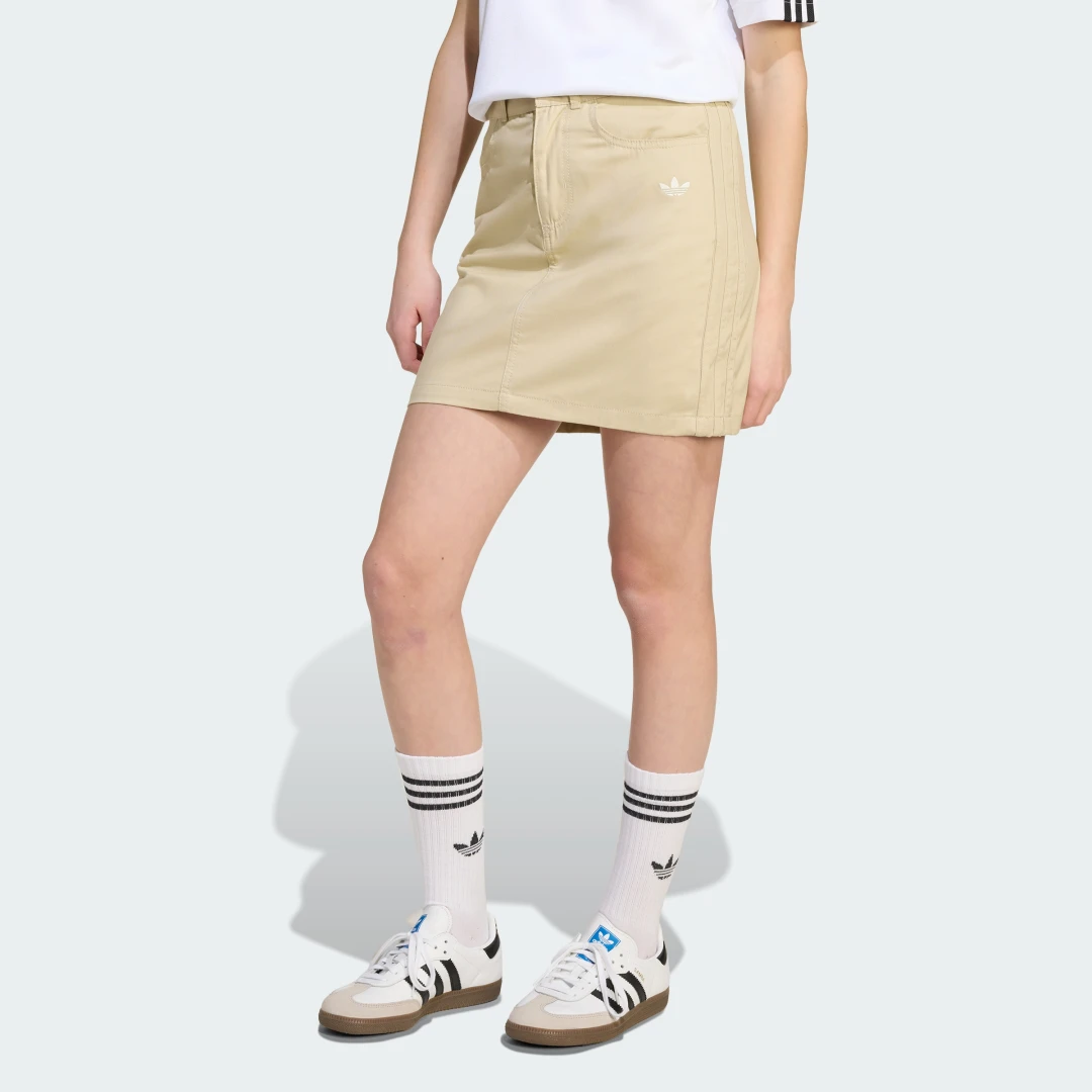 Detalle de Tw ill Skirt Kids de Adidas: falda cómoda y versátil para peques