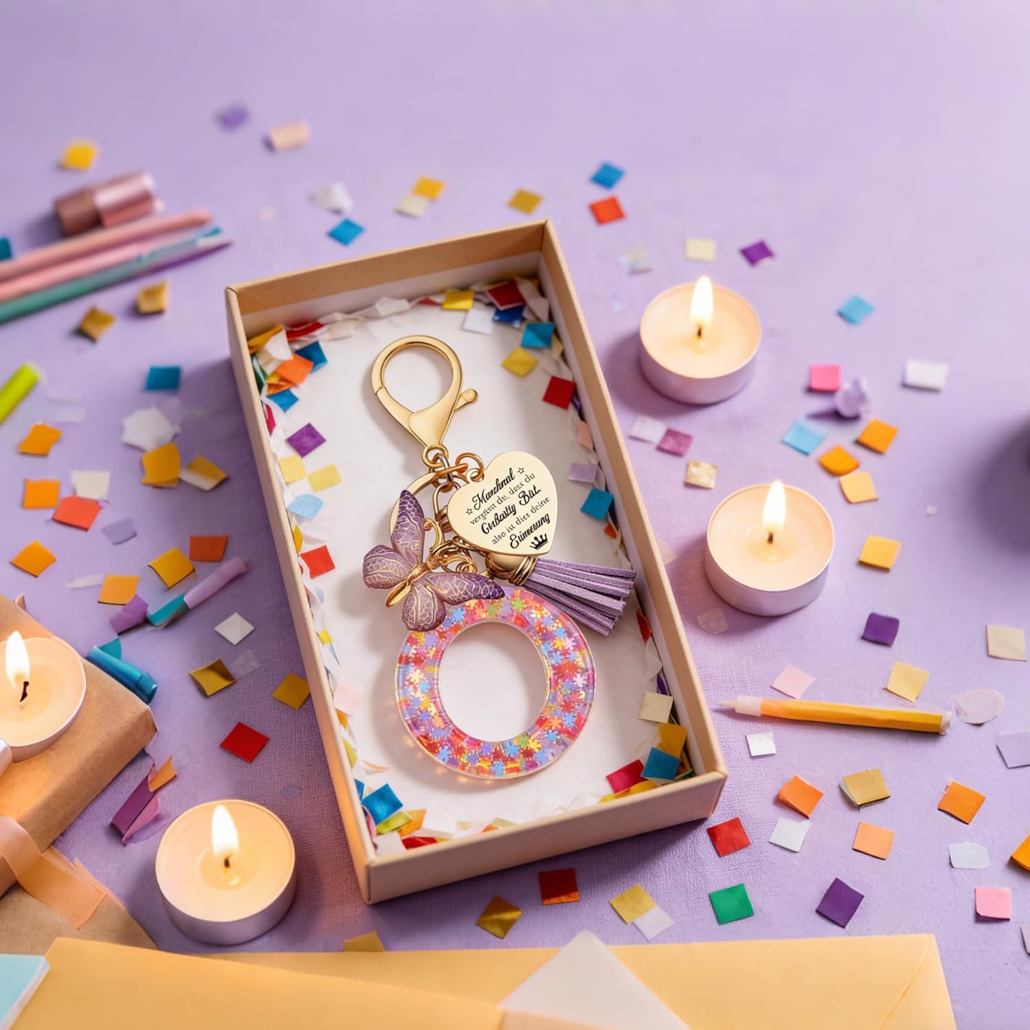 Detalle de Luzzxfa Schlüsselanhänger Mädchen – Buchstabe Anhänger Schmetterling, personalisierte Geschenke