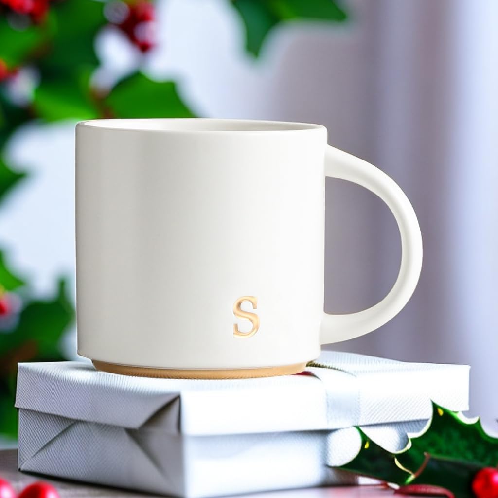 Detalle 2 de Monogram Ceramic Mugs 15 oz Golden Initials