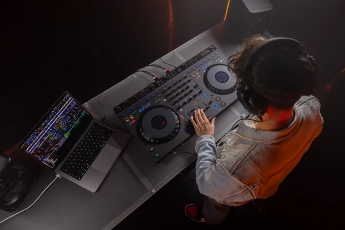 Thumbnail 5 de AlphaTheta DDJ-GRV6 DJ Controller für Remixes