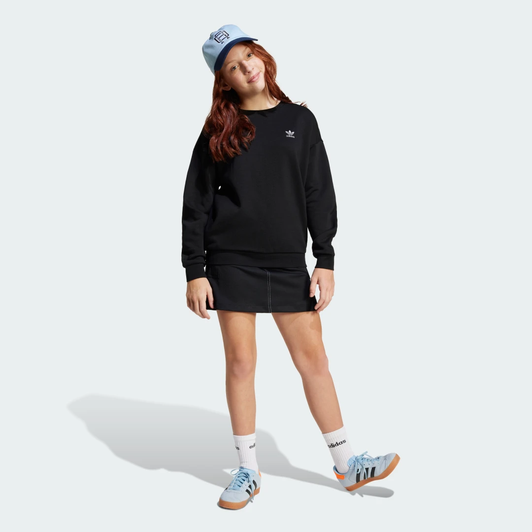Thumbnail 2 de Suéter estilo boyfriend de cuello redondo de Adidas (negro) - versatilidad para look casual