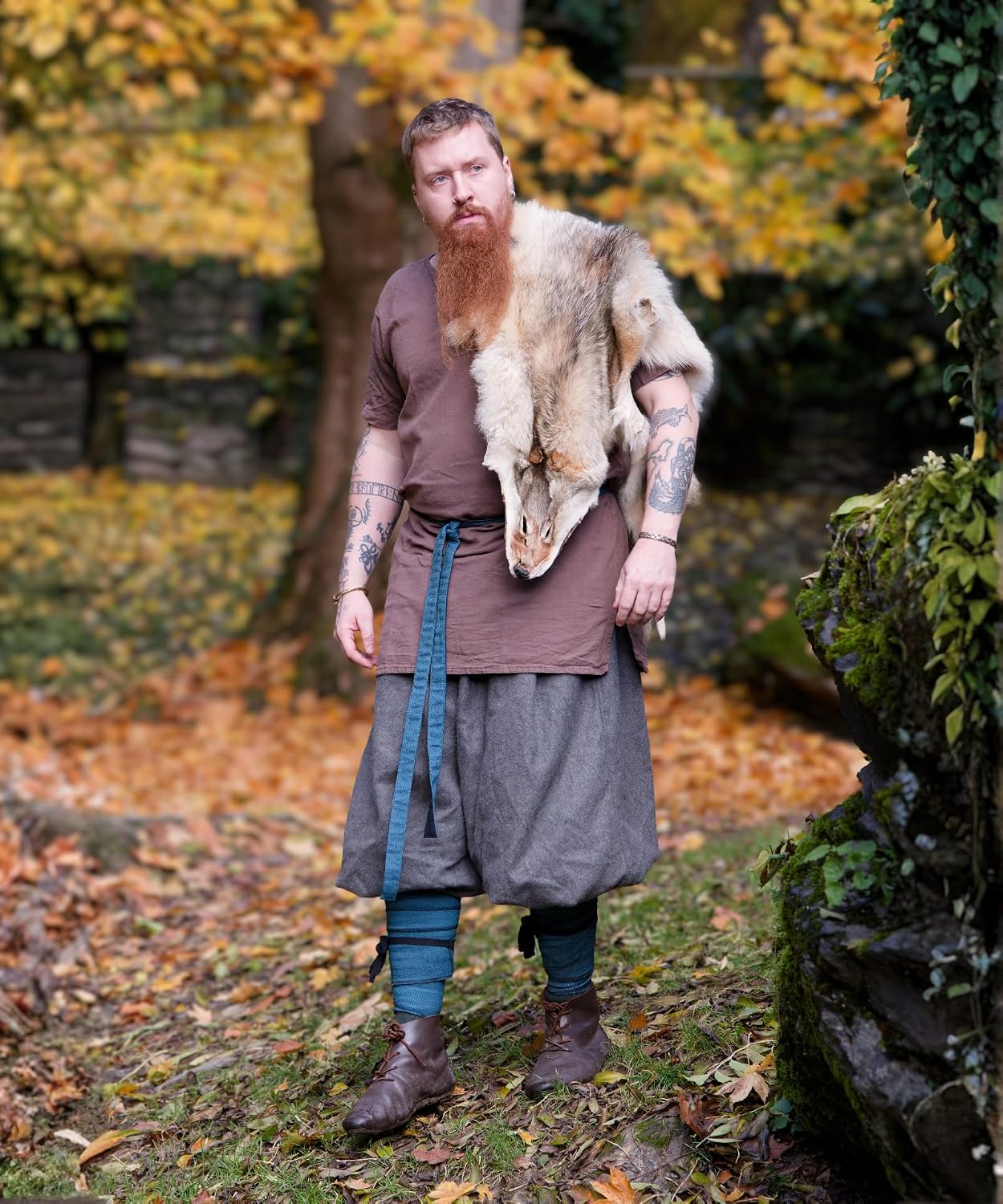 Detalle de HEMAD Viking beenwarmers van 100% katoen met Hodur-ruitpatroon in blauw en zwart