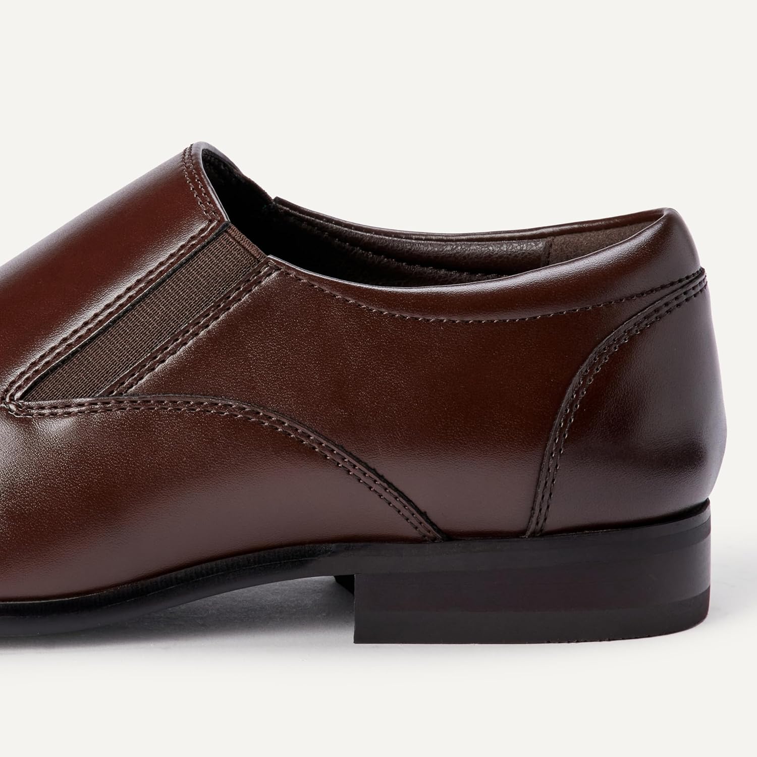 Detalle de Amazon Essentials Men's Elasticated Slip-On Apron Toe Loafer with Memory Foam