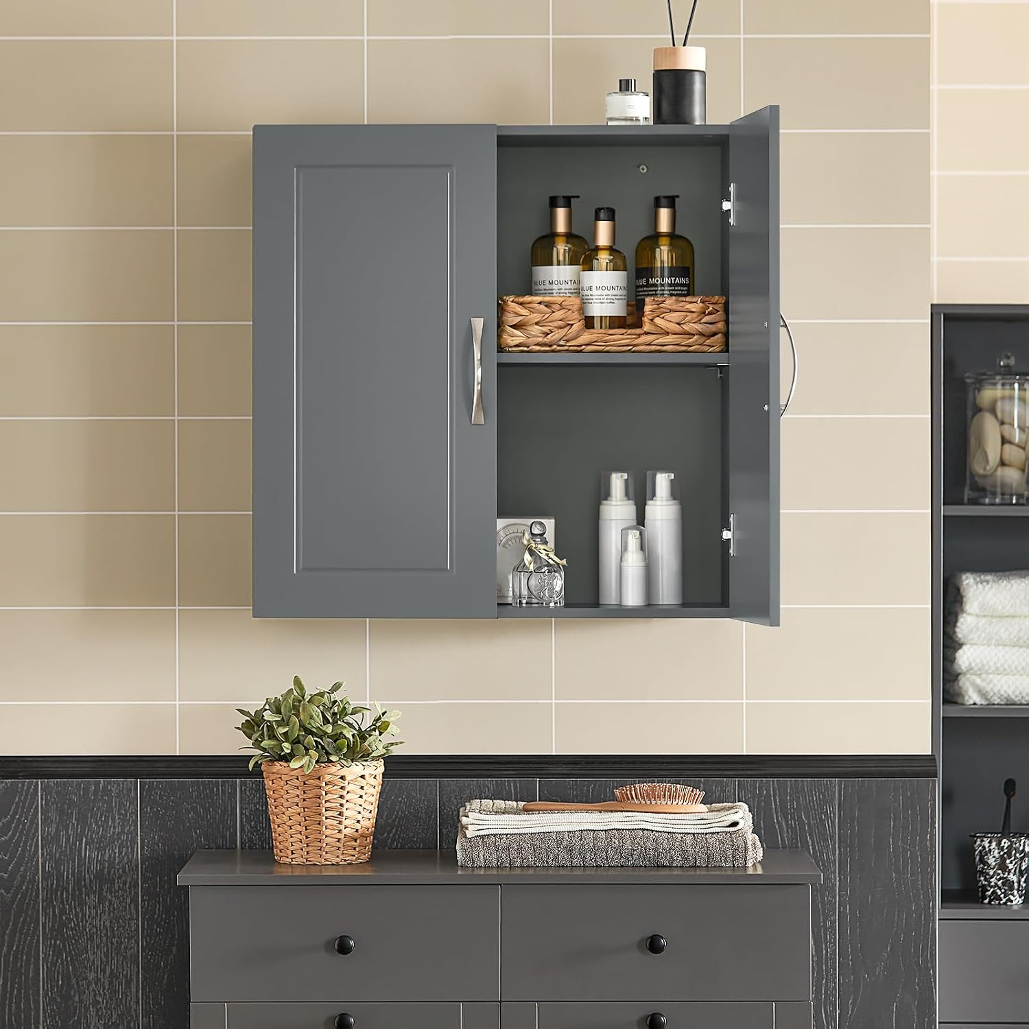 Detalle de SoBuy FRG231-DG Bathroom Wall Cabinet with Adjustable Shelf and Double Doors