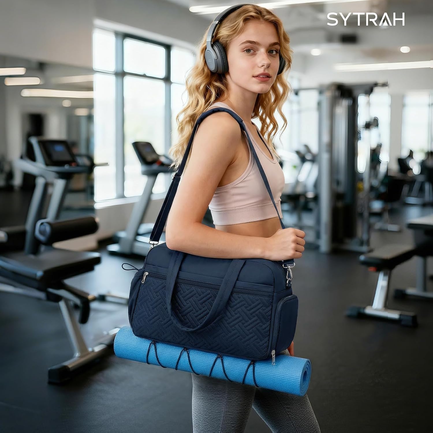 Detalle de SYTRAH gym bag with 11 pockets