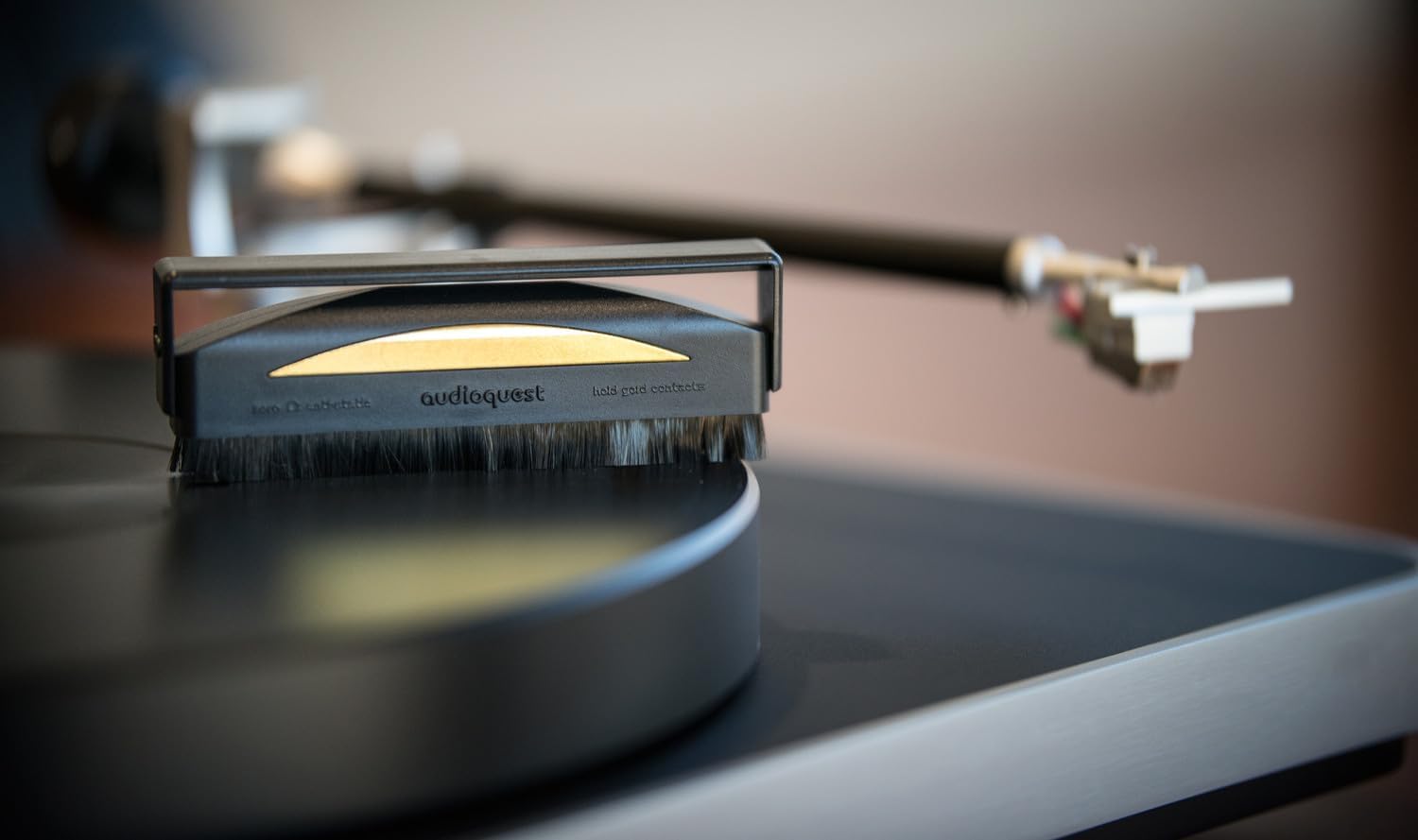 Detalle de AudioQuest Gold Cepillo Antiestático para Discos 🎵