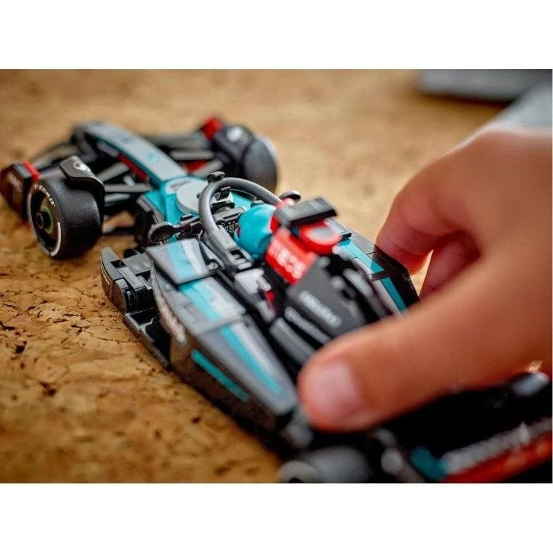 Thumbnail 2 de Lego Speed Champions Mercedes-AMG F1 W15 — coche de carreras