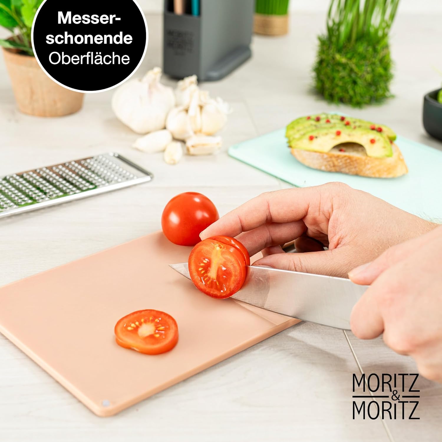 Detalle de Moritz & Moritz Set aus 4 Frühstücksbrettchen mit Ständer (20,5 x 14,5 cm) – spülmaschinenfest, bunte Schneidebretter aus Kunststoff