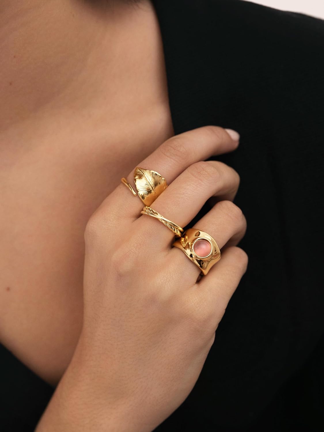 Detalle de SINGULARU - Anello Foglia: stile regolabile in acciaio placcato oro 18KT