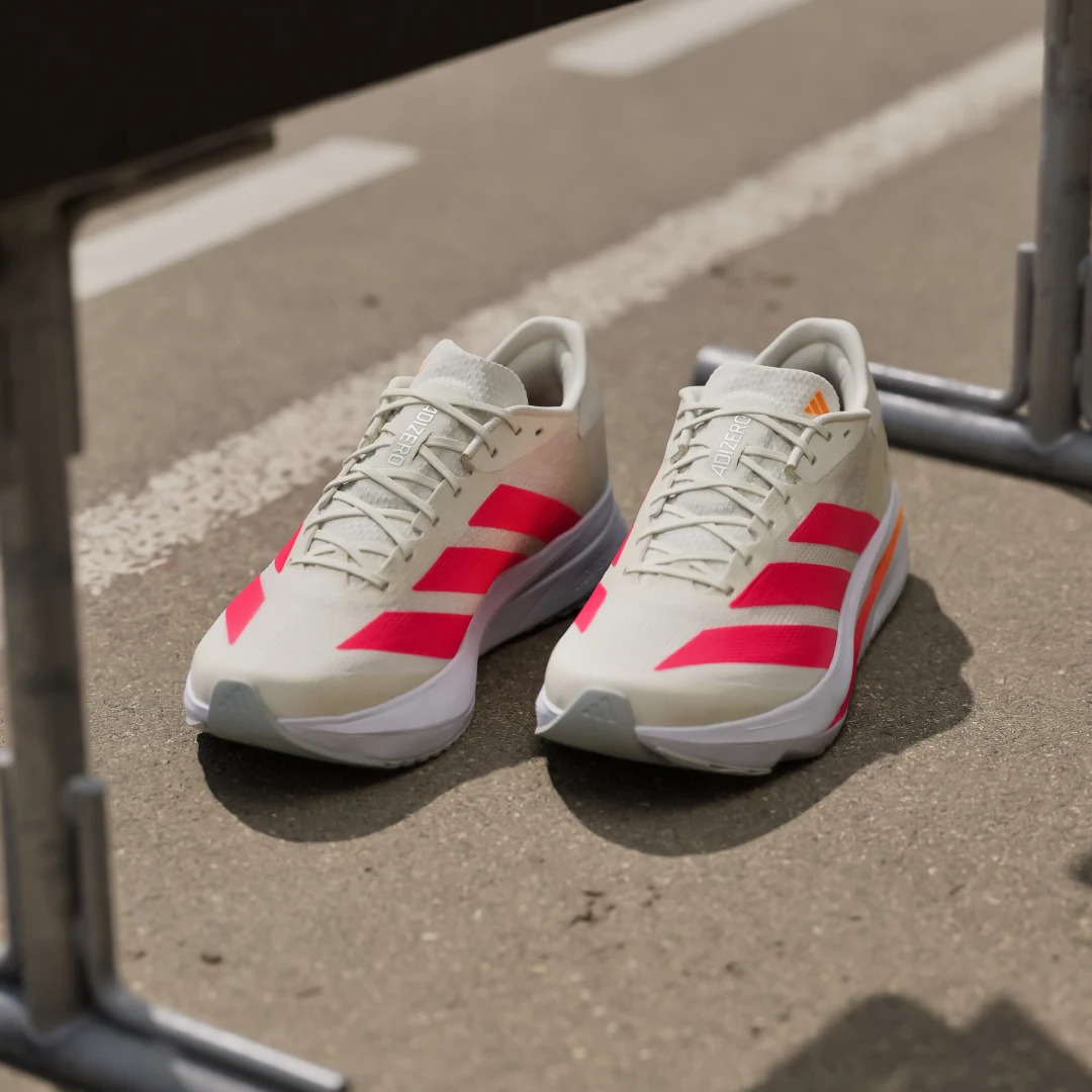 Detalle de Adidas Adizero SL 2: zapatilla blanca para entrenamientos ligeros y competición