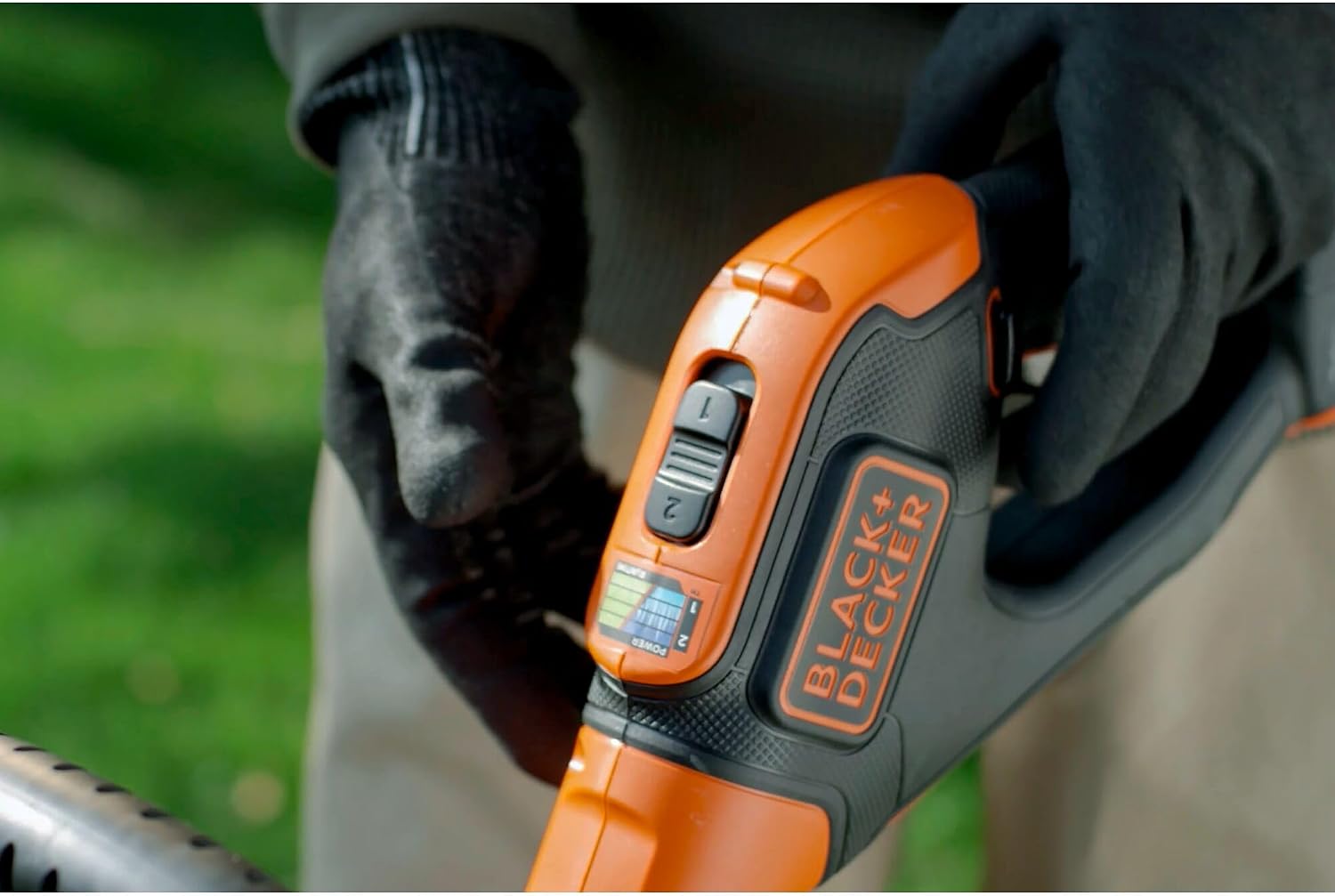 Detalle de BLACK+DECKER BCST918B-XJ Tagliabordi 18V, 28 cm – senza fili